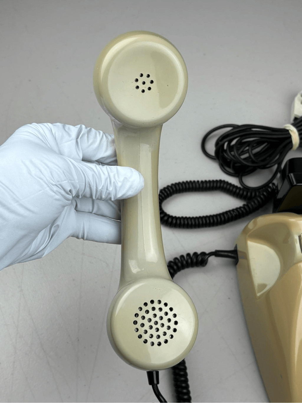Vtg Ericsson PTT T65-TDK Dutch Beige Touch Tone Telephone w/ Microphone Handset