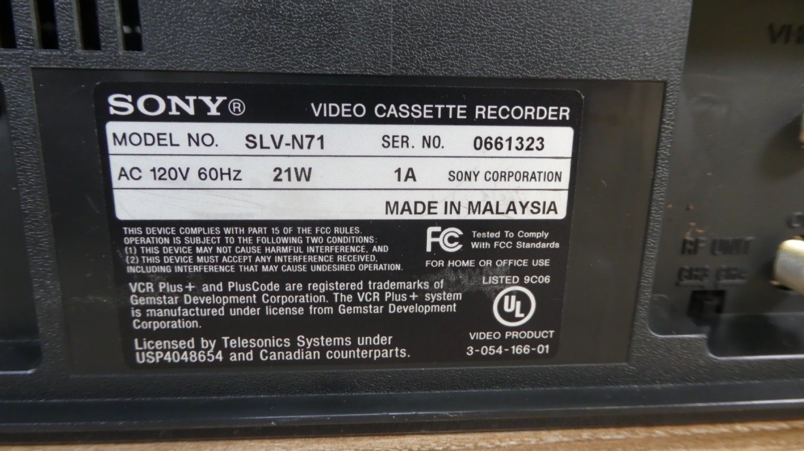 Sony SLV-N71 VCR Hi-Fi Stereo 19 Micron Head Auto Head Cleaner VHS Player Only