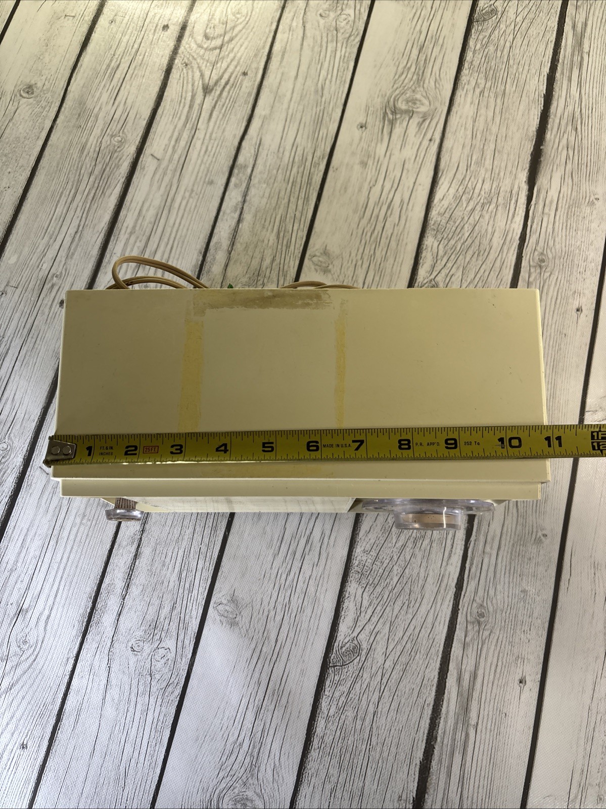 Vintage General Electric Tabletop Tube Radio Late 1950s or 1960s Sandalwood.