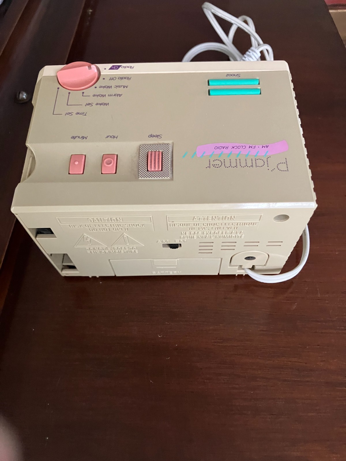 GE P’Jammer Clock Radio AM/FM Electric Battery 7-4607WHA Malaysia With EarBuds