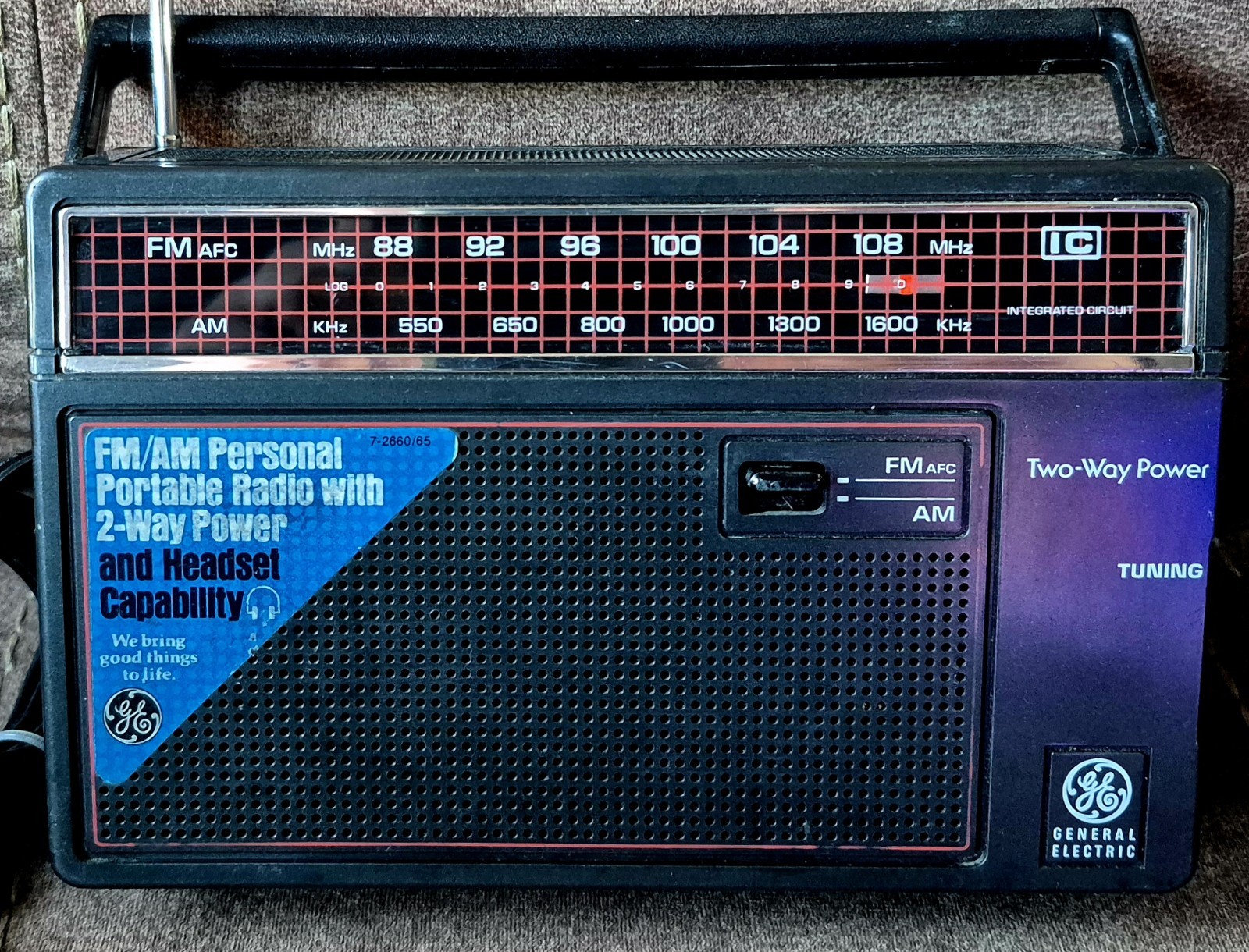 General Electric Model 7-2660D Portable AM/FM Radio Tested SEE DESCRIPTION