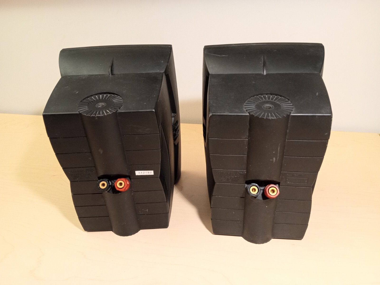 Pair Yamaha NS-AW1 Two-Way Indoor/Outdoor Black Speakers – tested