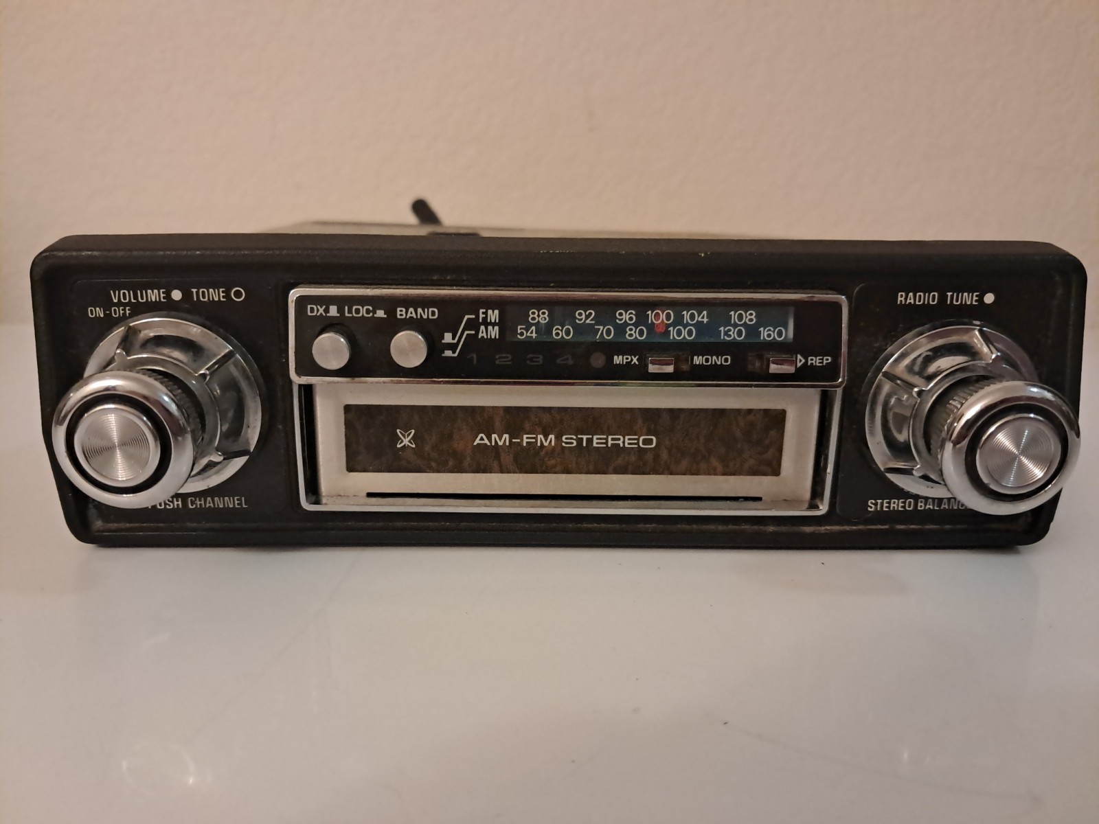 Vintage Sears Roebuck Car AM / FM / 8 Track Tape Player 564-504910 WORKING
