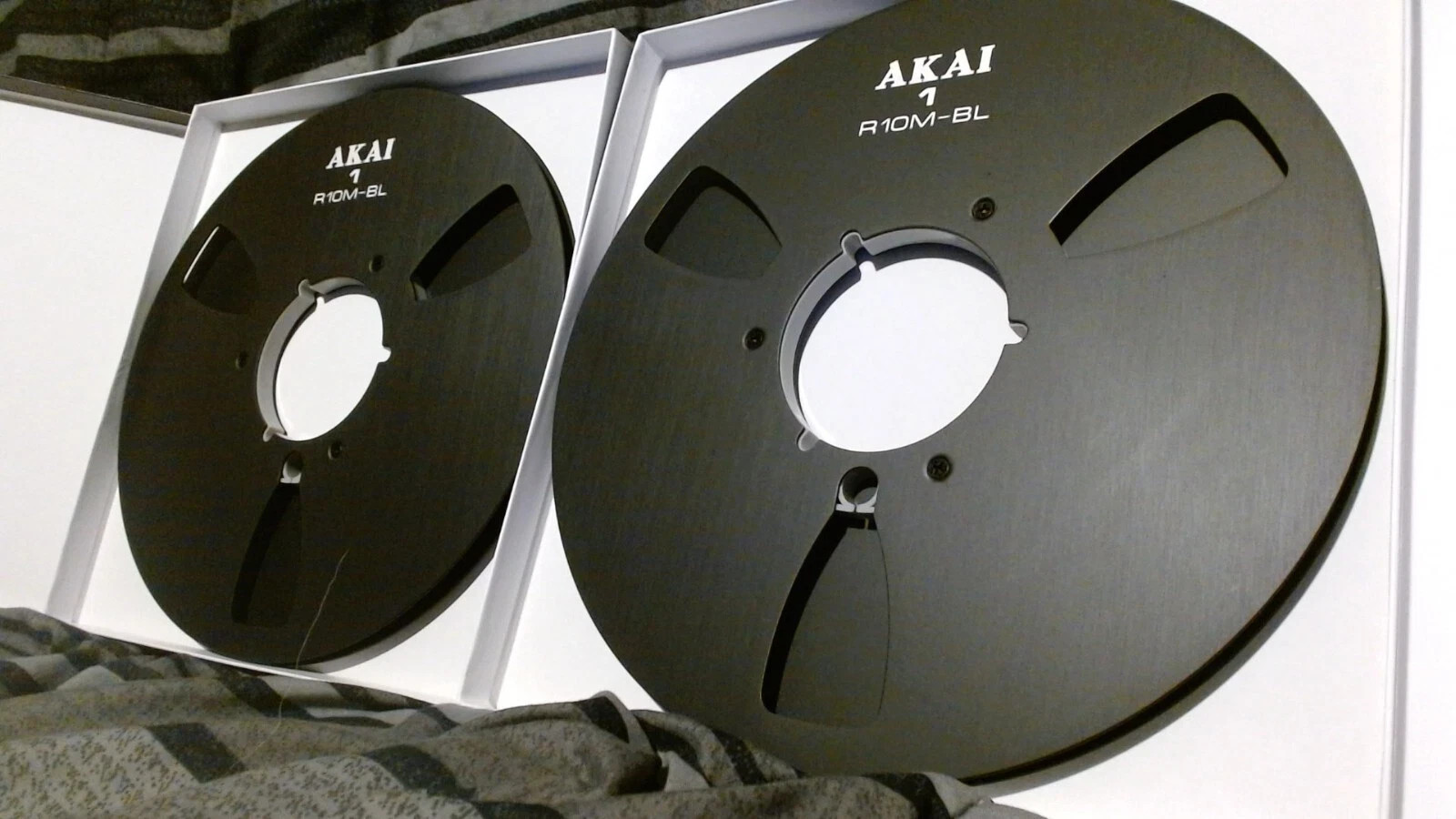 silvery R10M metal tape reel for Akai and others (1 PAIR)