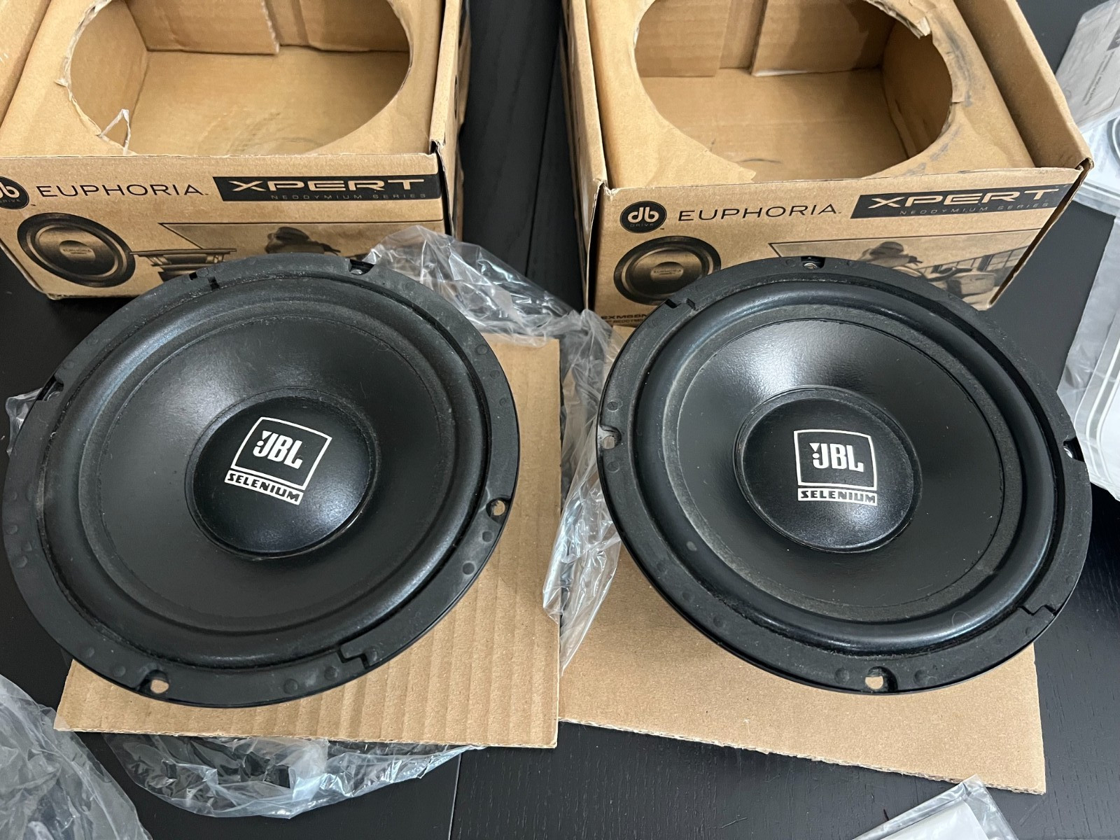 JBL 6W4P — 6-inch Midrange Driver: 200 W, 8 Ohms. For Car and Home Audio Systems