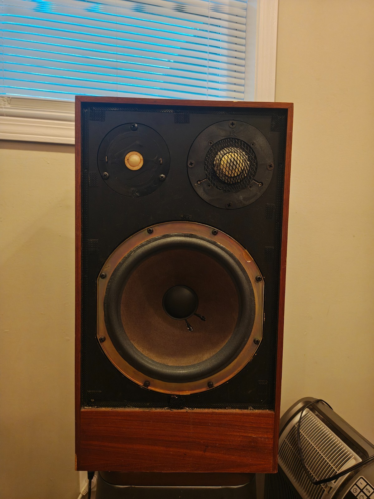 Acoustic Research AR-11b Vintage Speakers / Freshly refoamed / Yellow Tweeters