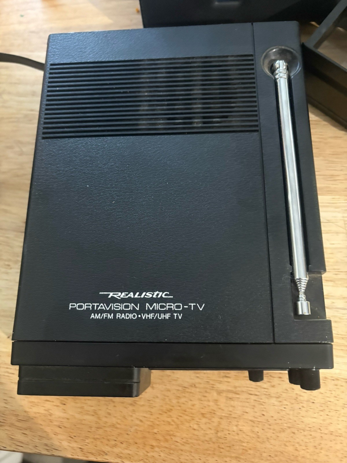 VINTAGE REALISTIC PORTAVISION 16-103A TV RADIO VHF UHF AM FM COMPACT PORTABLE