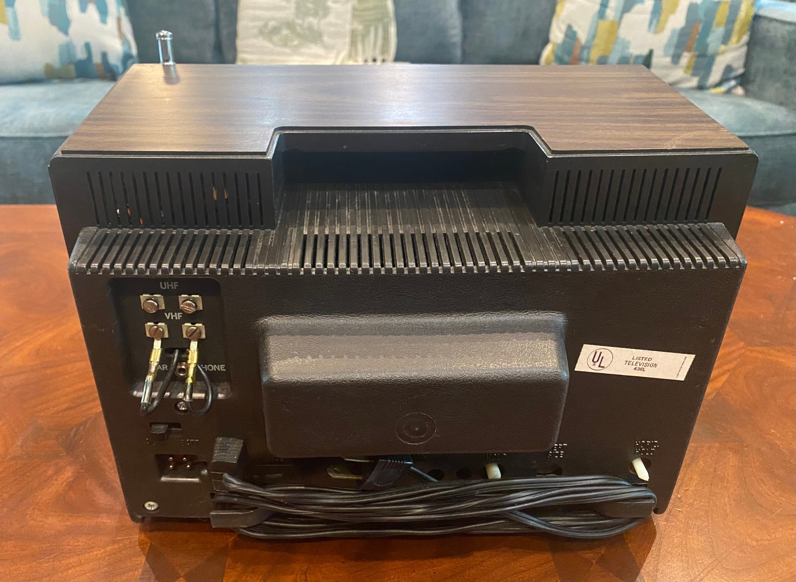 Vintage 1970s Motorola Solid State 9 TV (powers on) Retro Portable TV