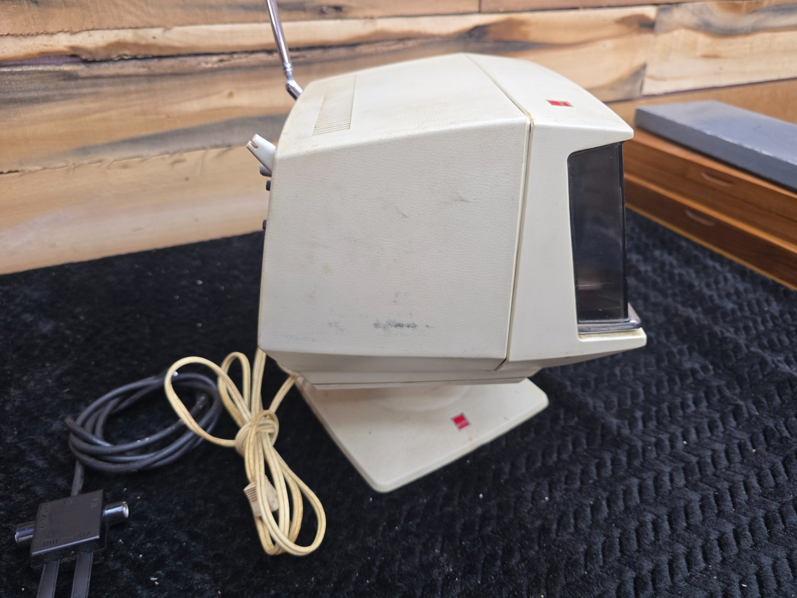 Sharp 3S-111W Portable TV – 1970’s – White Retro Space Age Design. Works w/stand