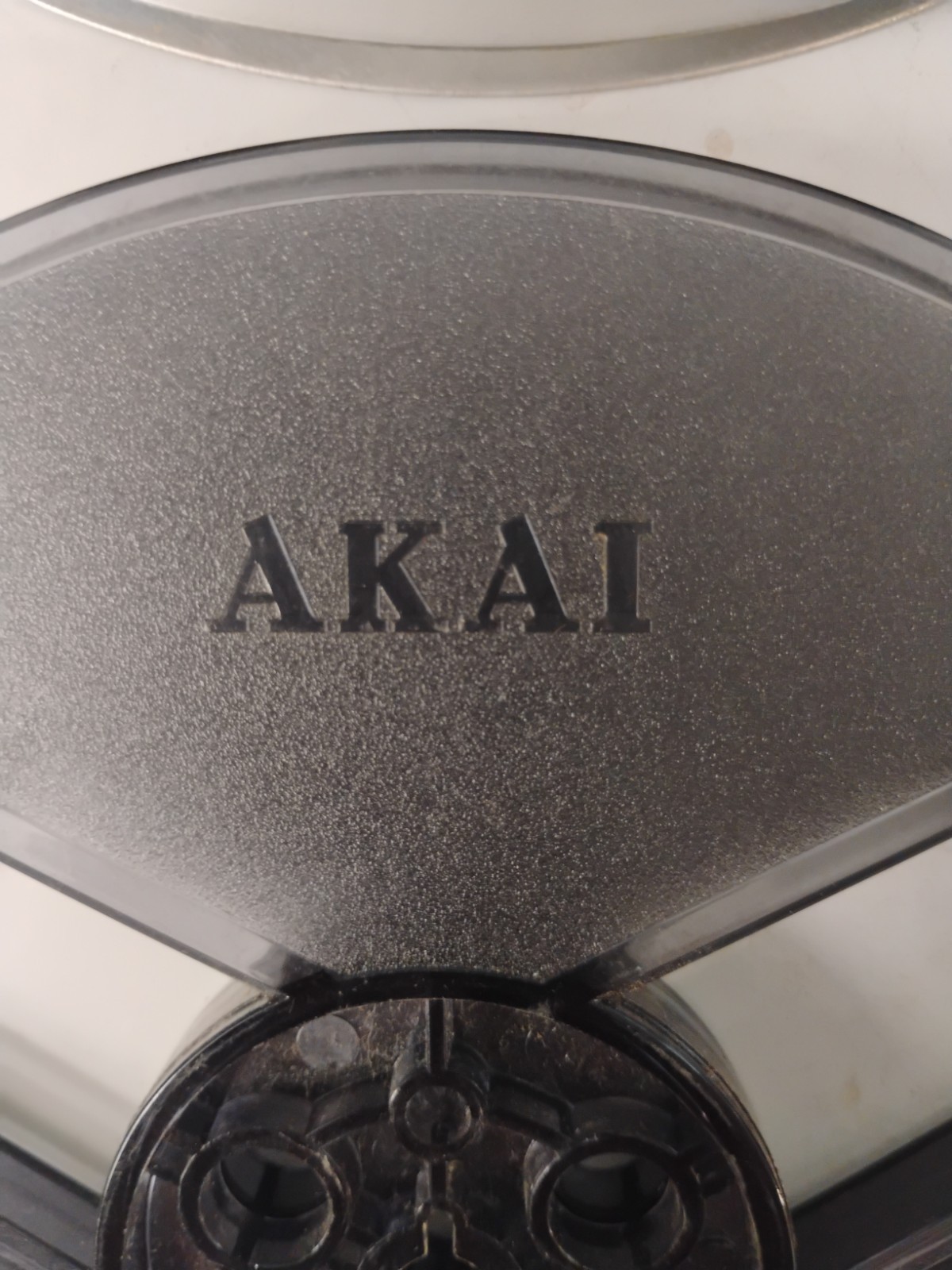 Lot of 2 Vintage Akai Metal & Plastic Reel To Reel Tape Take-Up 7″ 1/4″ W/ Cases