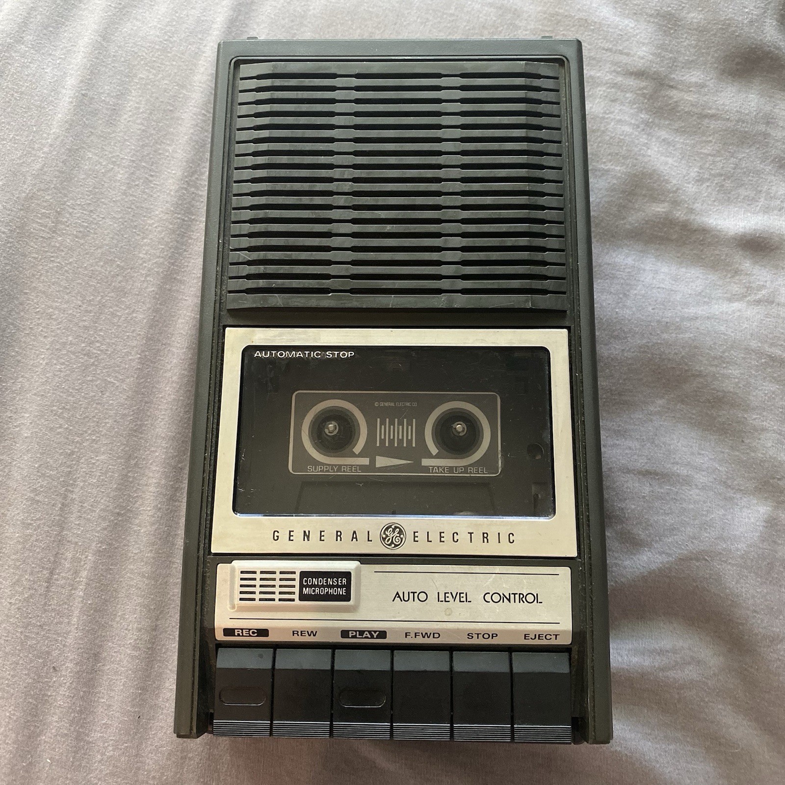 GE General Electric Cassette Tape Recorder Player with Automatic stop and Mic