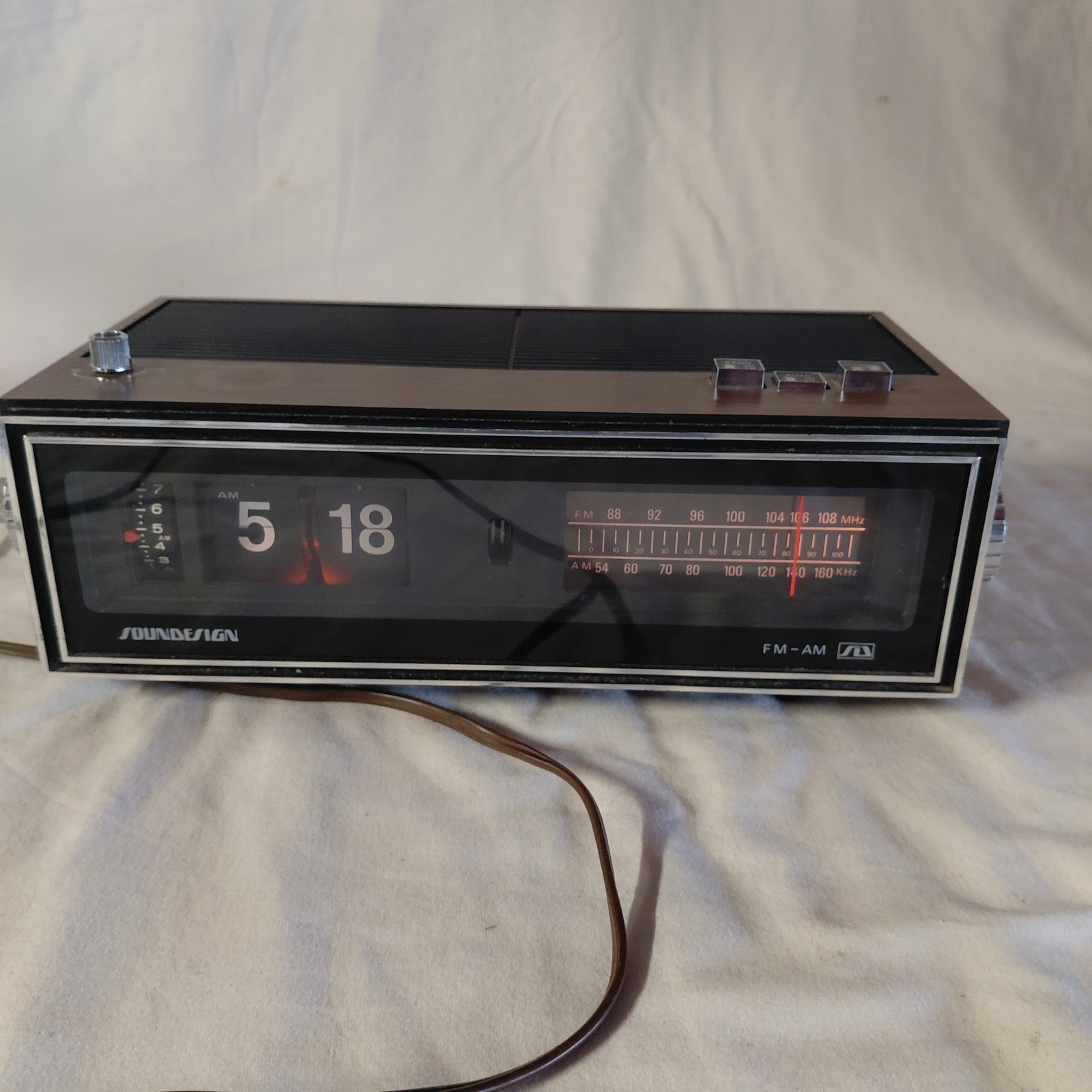 Vintage Soundesign Flip Alarm Clock AM/FM Radio 3480 Works Perfectly!