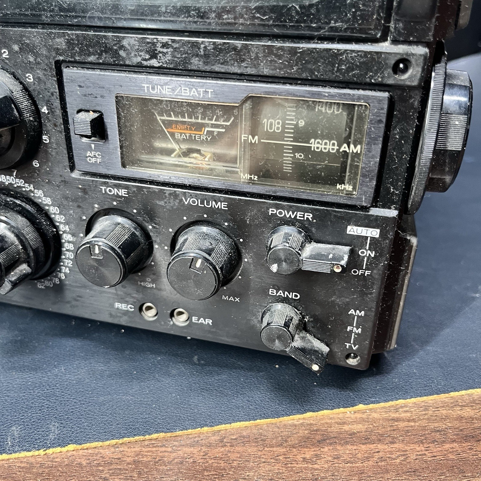 MGA Mitsubishi Portable TV Radio Clock Receiver DC AC BATTERY BB0580 1978, Read.