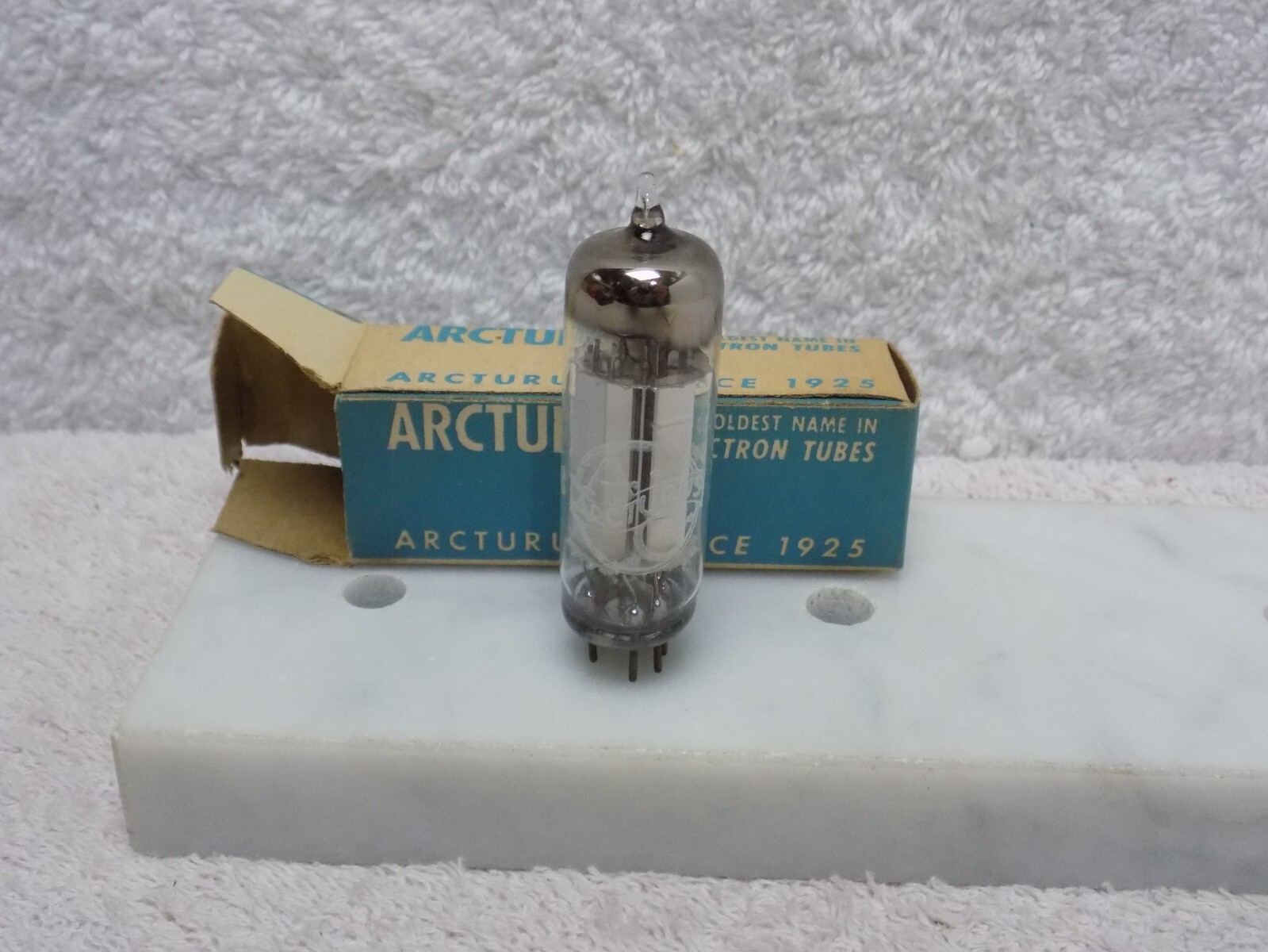 VINTAGE ARCTURUS ELECTRON TUBE #6AU8- NOS