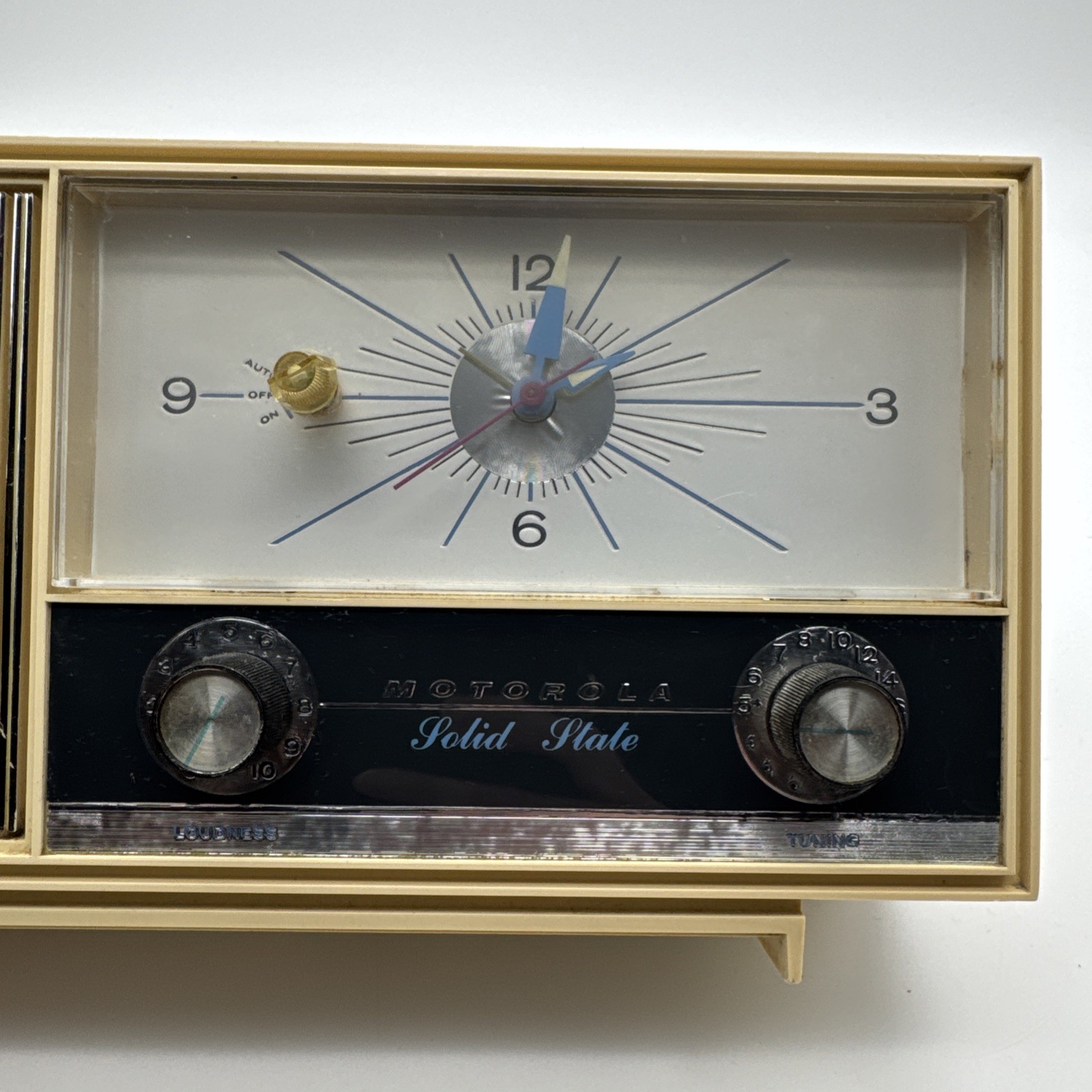 Vinatge Motorola Solid State Clock Radio XC17CH Works