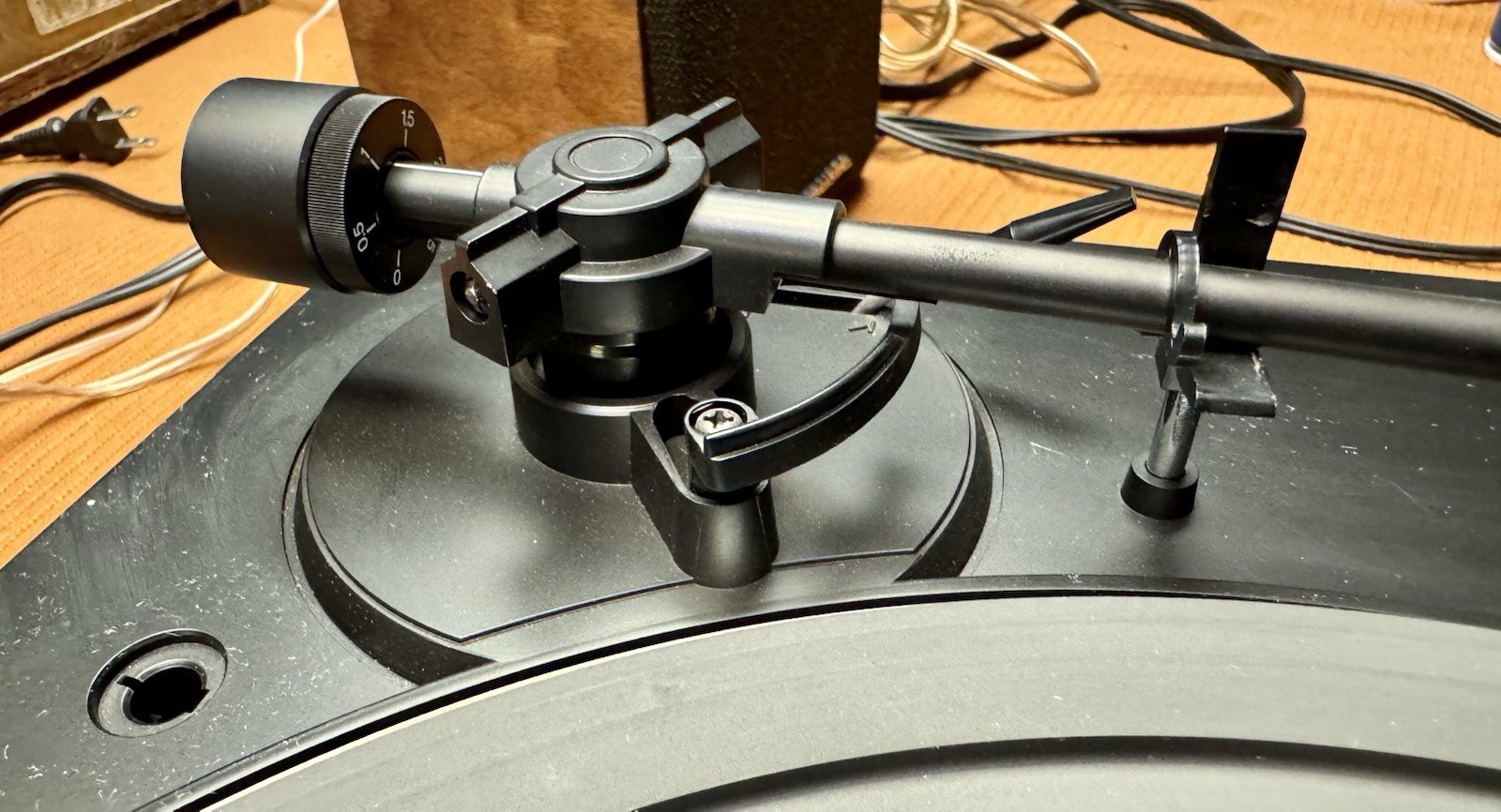 VINTAGE NIKKO NP-800 TURNTABLE WITH AUTO RETURN,QUARTZ LOCK,WORKS GREAT!!