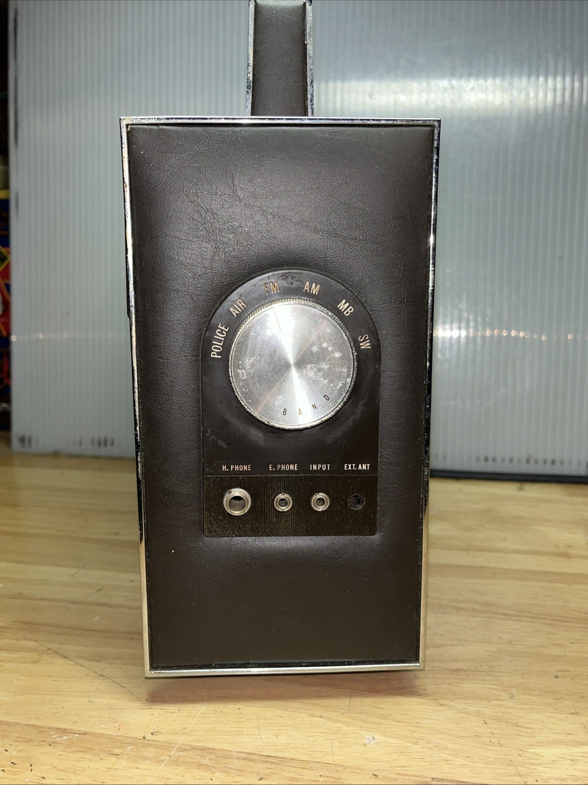 Vintage Soundesign Six Band Radio Model 2660B – Works But No Antenna