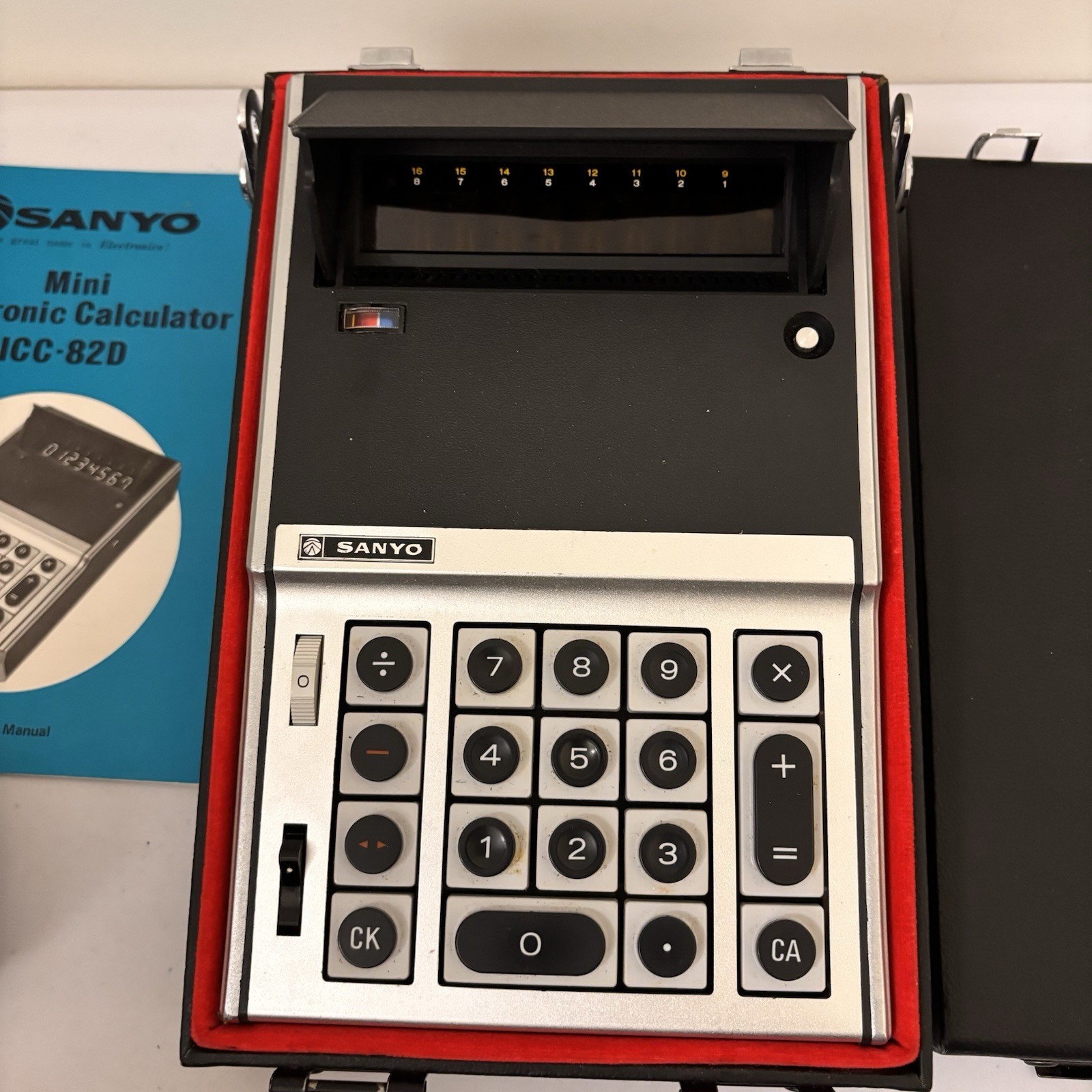 Sanyo Dictaphone Model ICC-82D Vintage Calculator w/AC Adaptor TESTED WORKS