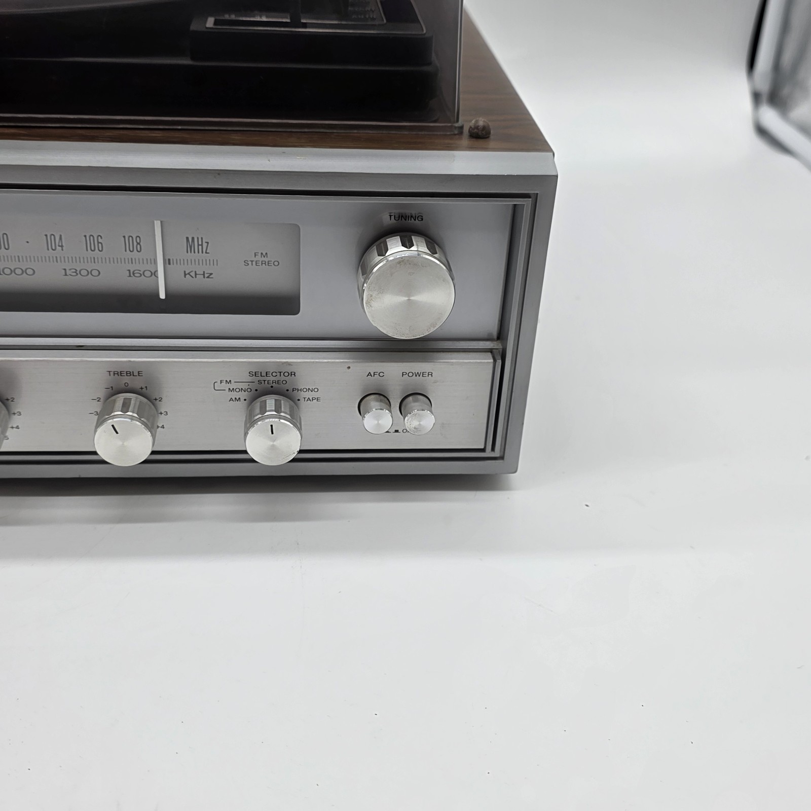 Vintage Lloyd’s Turntable Stereo System 8 Track AM/FM Receiver Parts Repair 132A