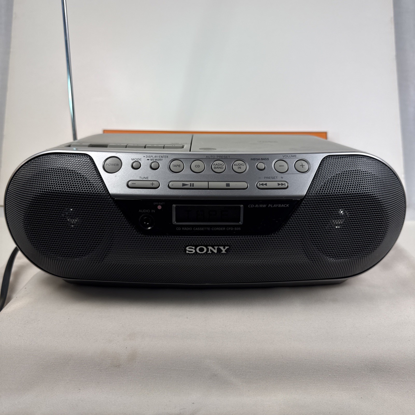 Sony CFD-S05 CD Cassette Boombox AM FM Radio AUX Tested Nice Sound. Clean