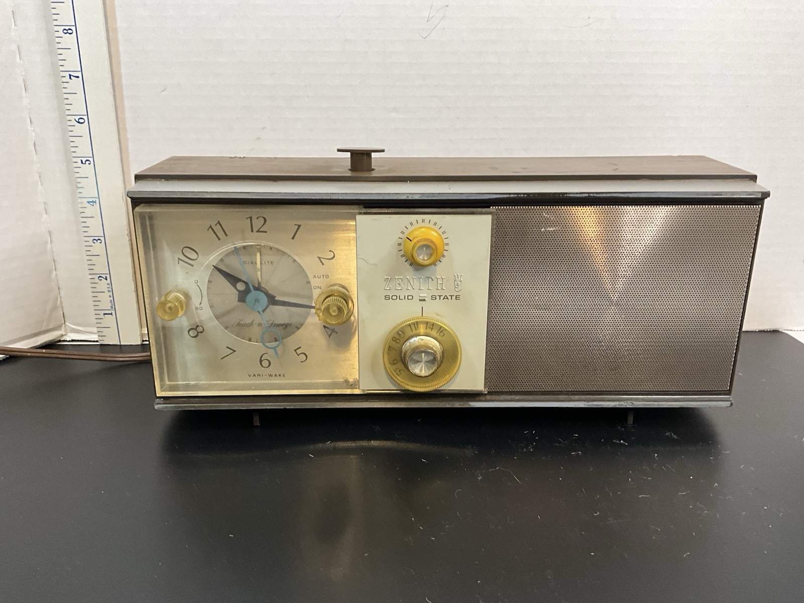 Zenith Touch ‘n Snooze Vintage AM Clock Radio 1960/70s. READ