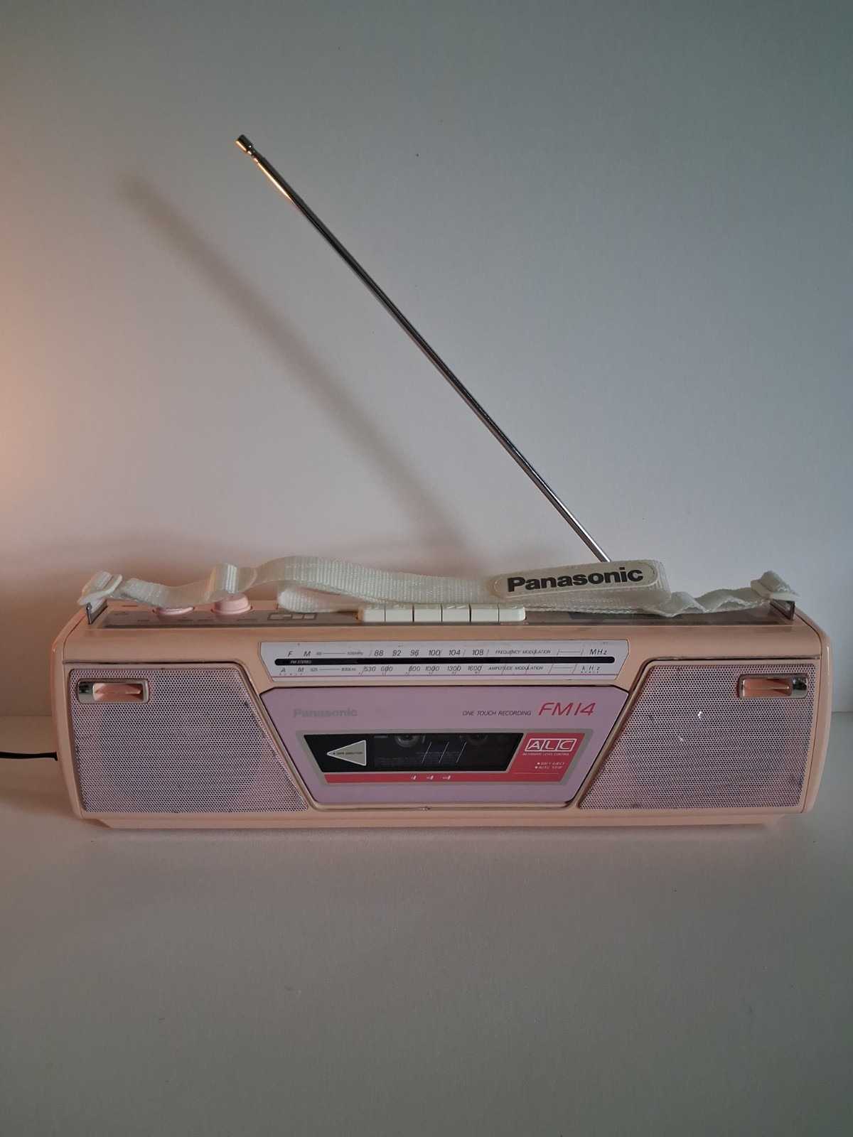 Vtg Panasonic Pink AM/FM Cassette Player Recorder Model RX-FM14. READ…