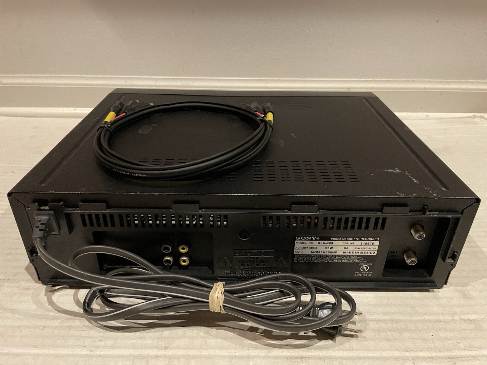 Sony SLV-469 VHS Player Recorder 4 Head Stereo VCR & Cable Tested Working *READ*