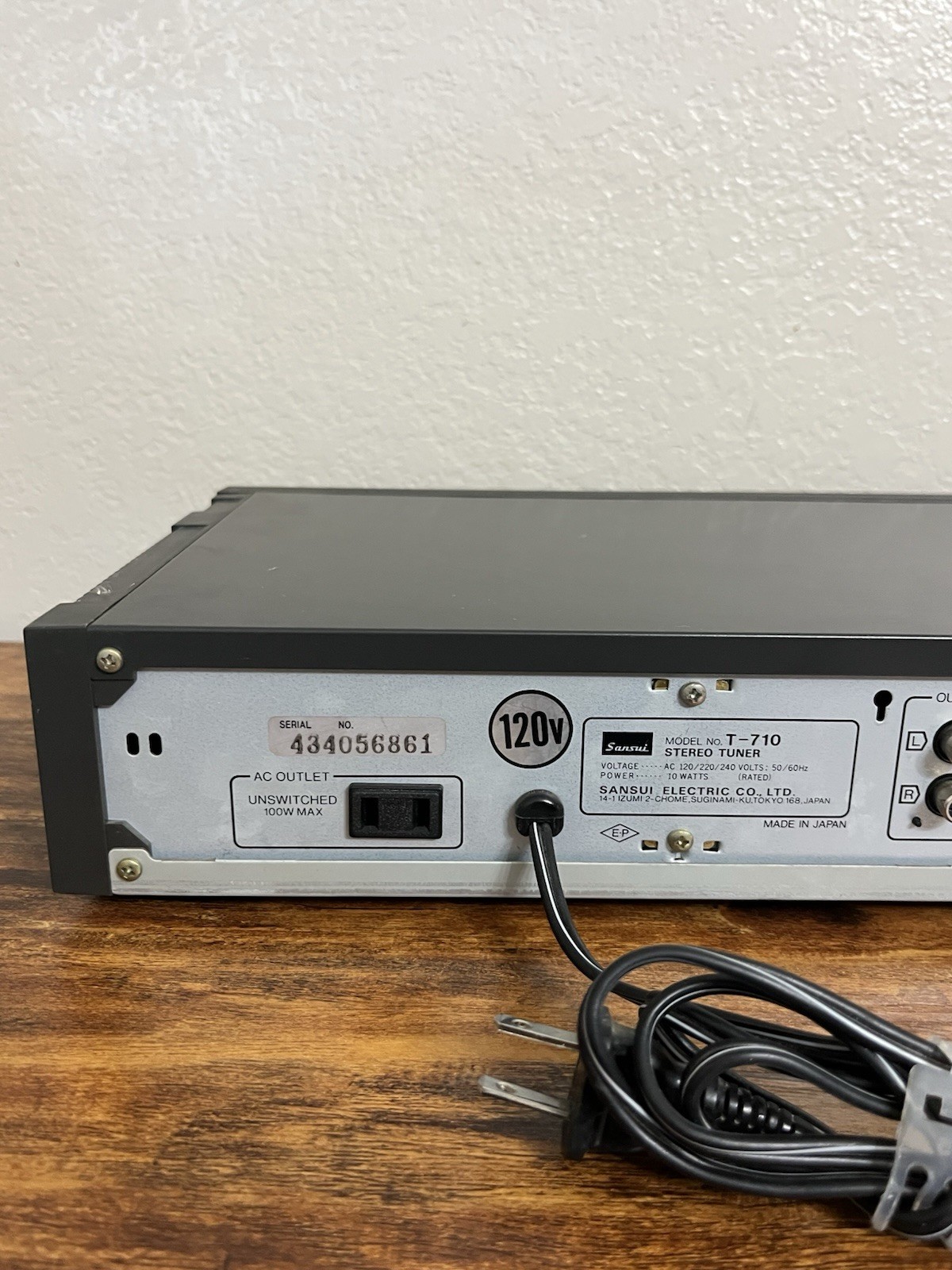Vintage Sansui T-710 Quartz PLL Synthesizer AM/FM Stereo Tuner Tested -JAPAN