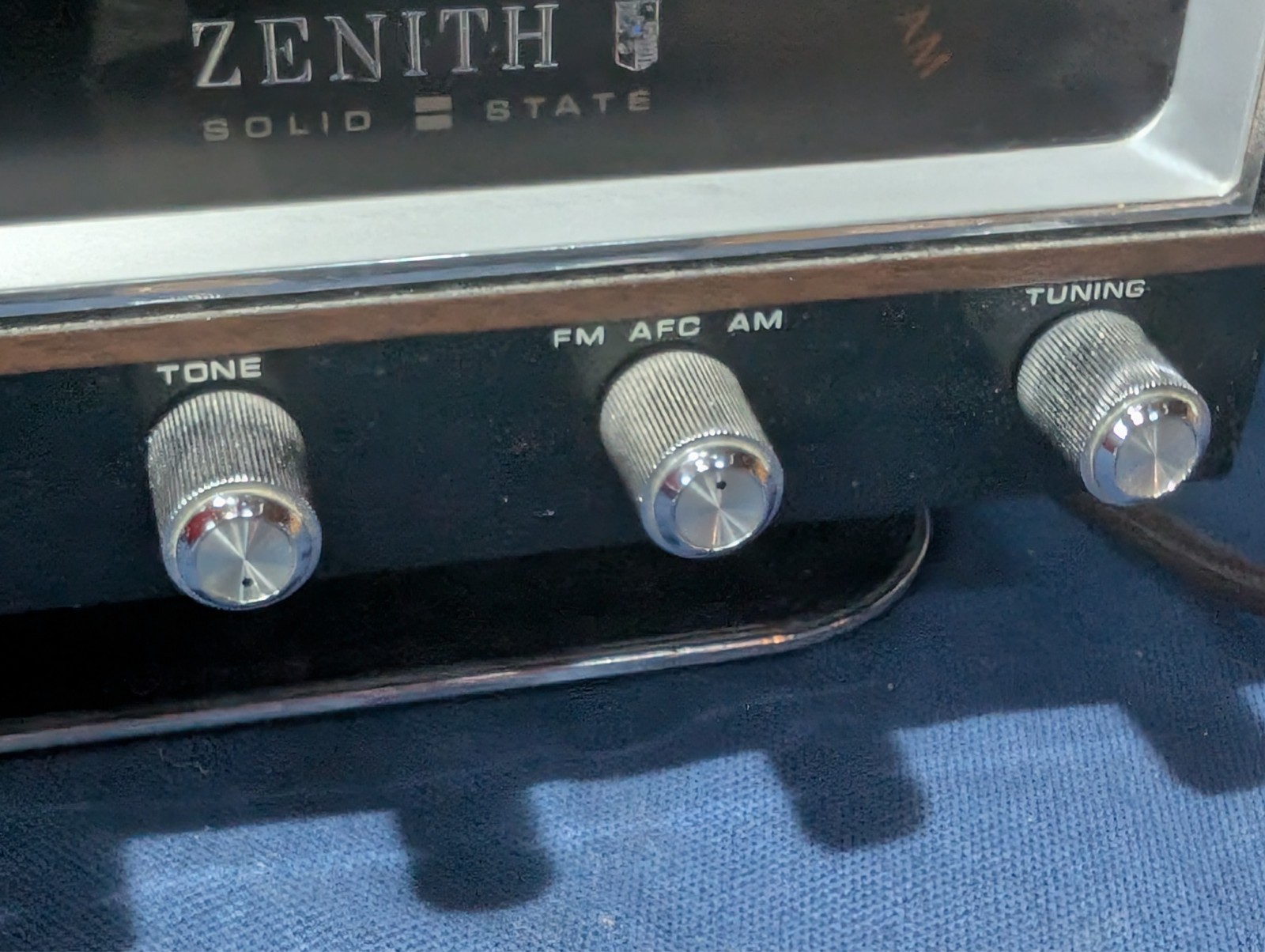 ZENITH C472W-3 Circle of Sound Flip Alarm Clock, AM/FM Radio, Video!