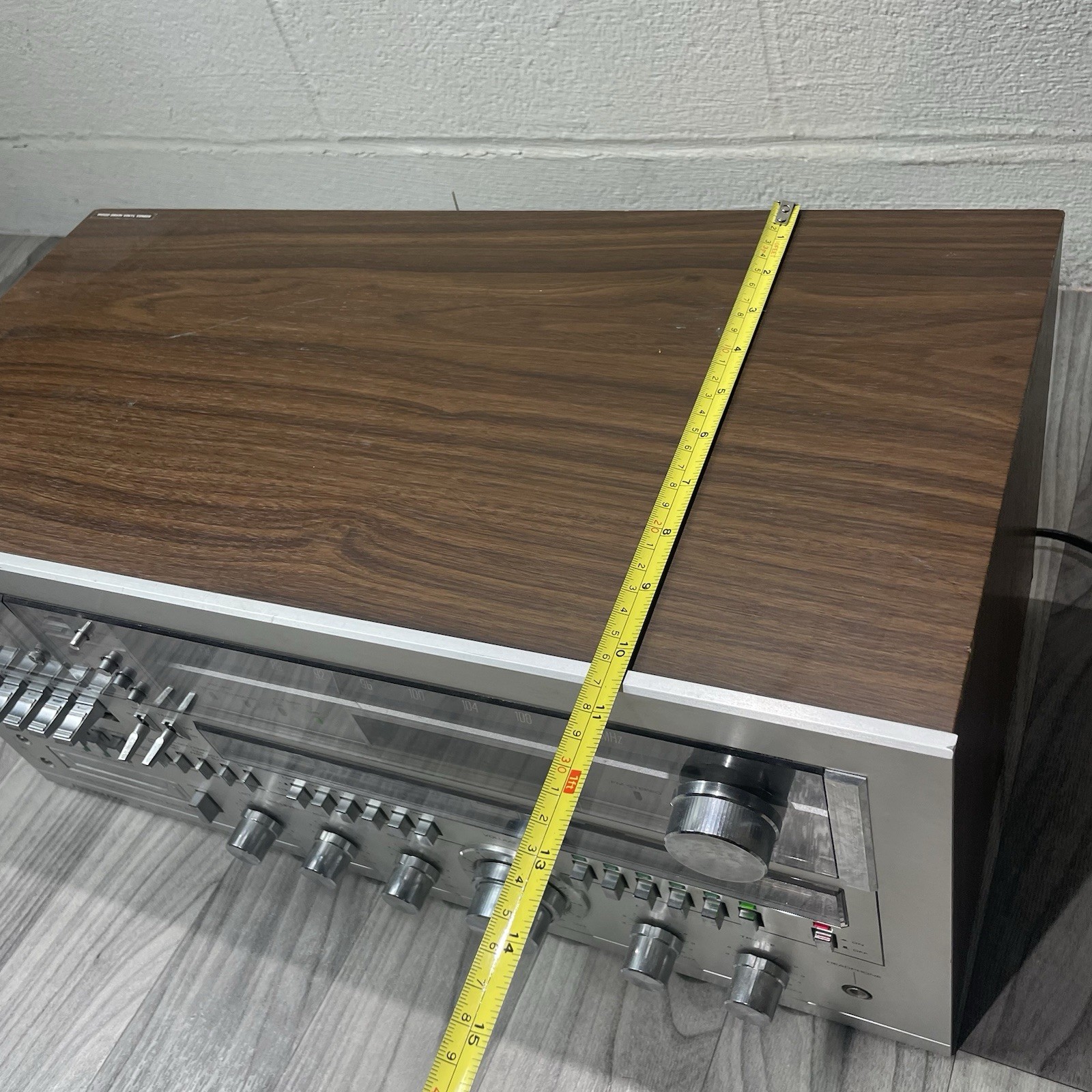 Soundesign PLL 5988 AM/FM Stereo Receiver Cassette & 8-Track & Record Player