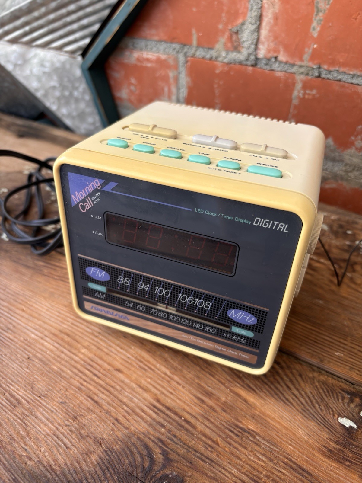 80’s SOUNDESIGN Cube Model 3634 White LED Digital Alarm Clock AM FM Radio