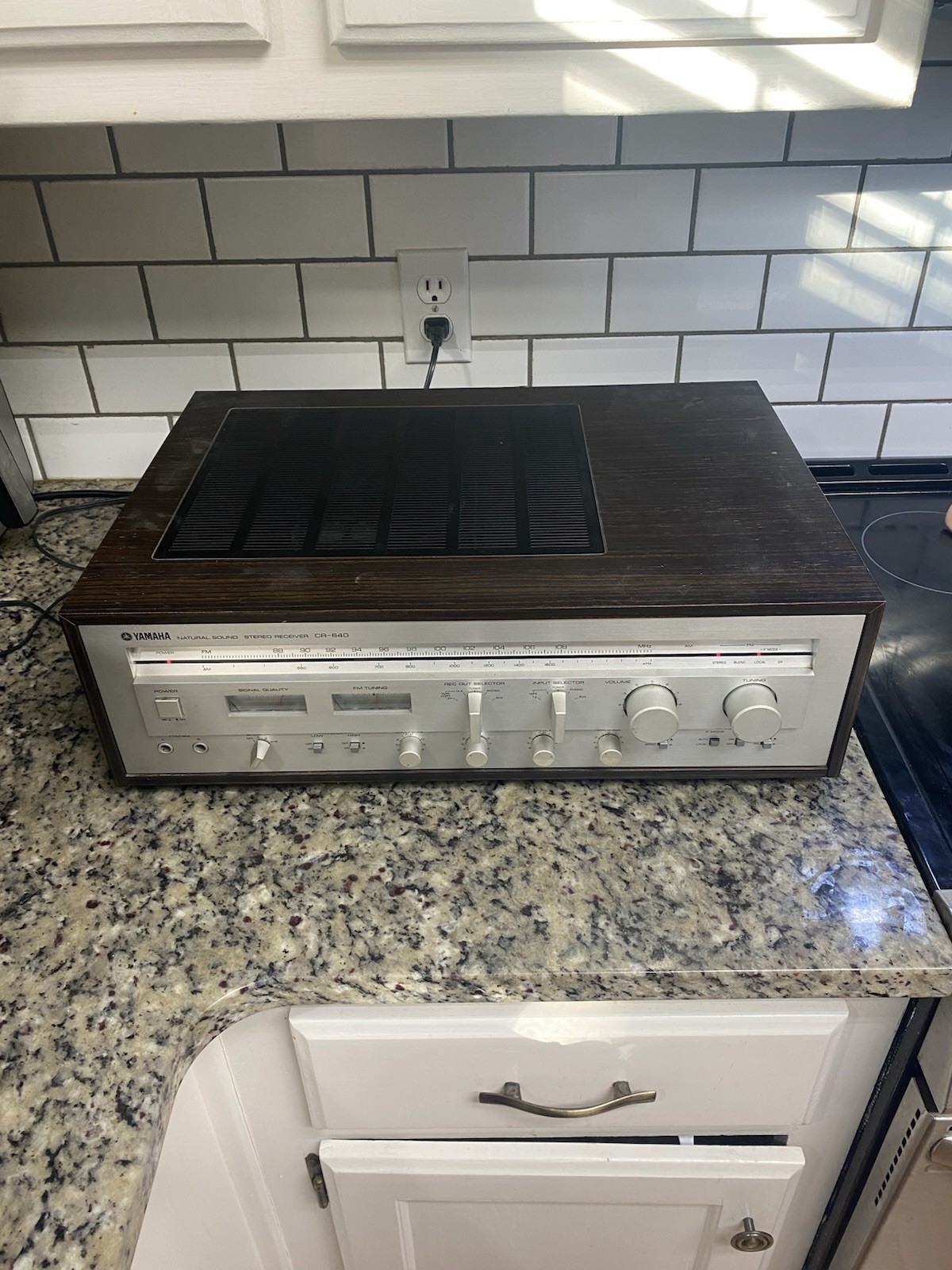 Vintage Yamaha CR-640 AM/FM Stereo Receiver **READ**