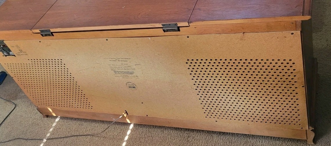 Vintage Sears Silvertone Stereo Phonograph Radio FM/AM Model 3076 Colonial