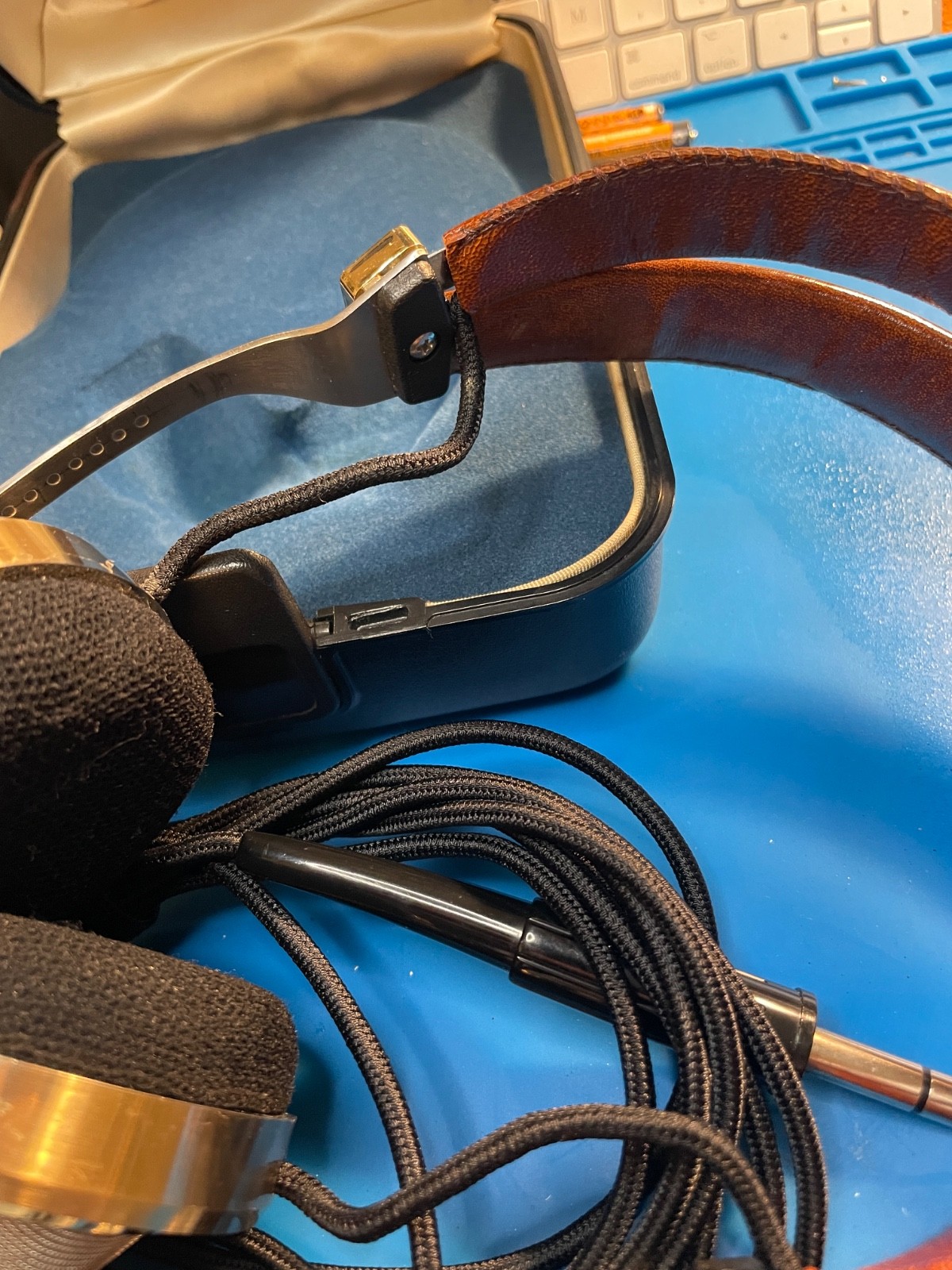 Super Vintage Pioneer SE-L40 Headphones, with Case, Pure Work of Art