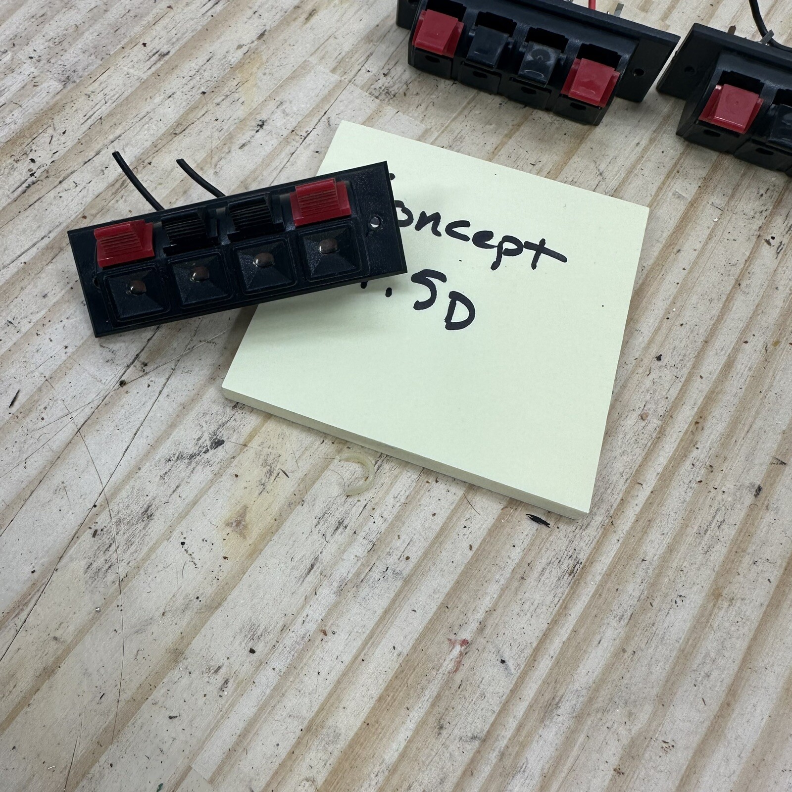 Concept 7.5D Receiver Parts – Speaker Outputs Connector Clips