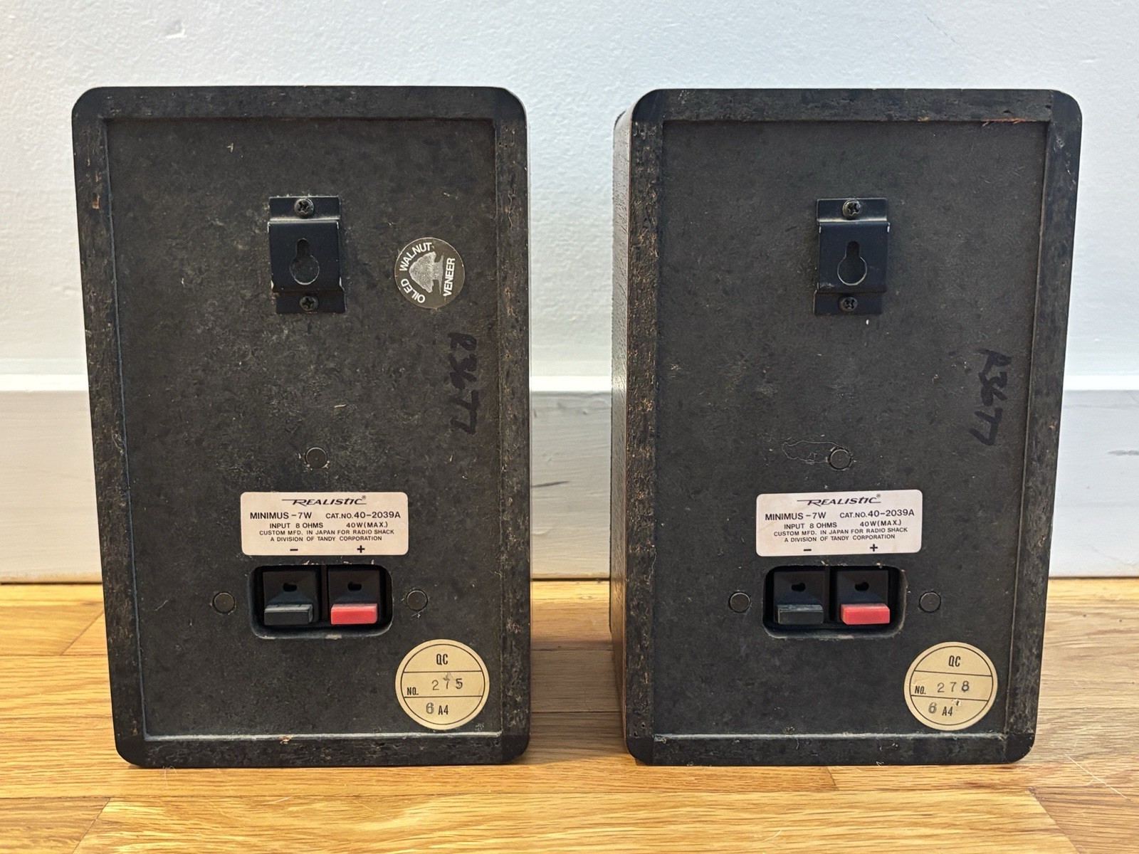 Vintage Realistic Minimus 7W Speakers Cat No 40-2039A Walnut Wood 8 Ohms 40W Max