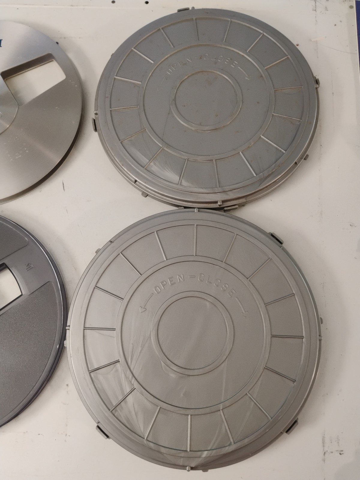 Lot of 2 Vintage Akai Metal & Plastic Reel To Reel Tape Take-Up 7″ 1/4″ W/ Cases