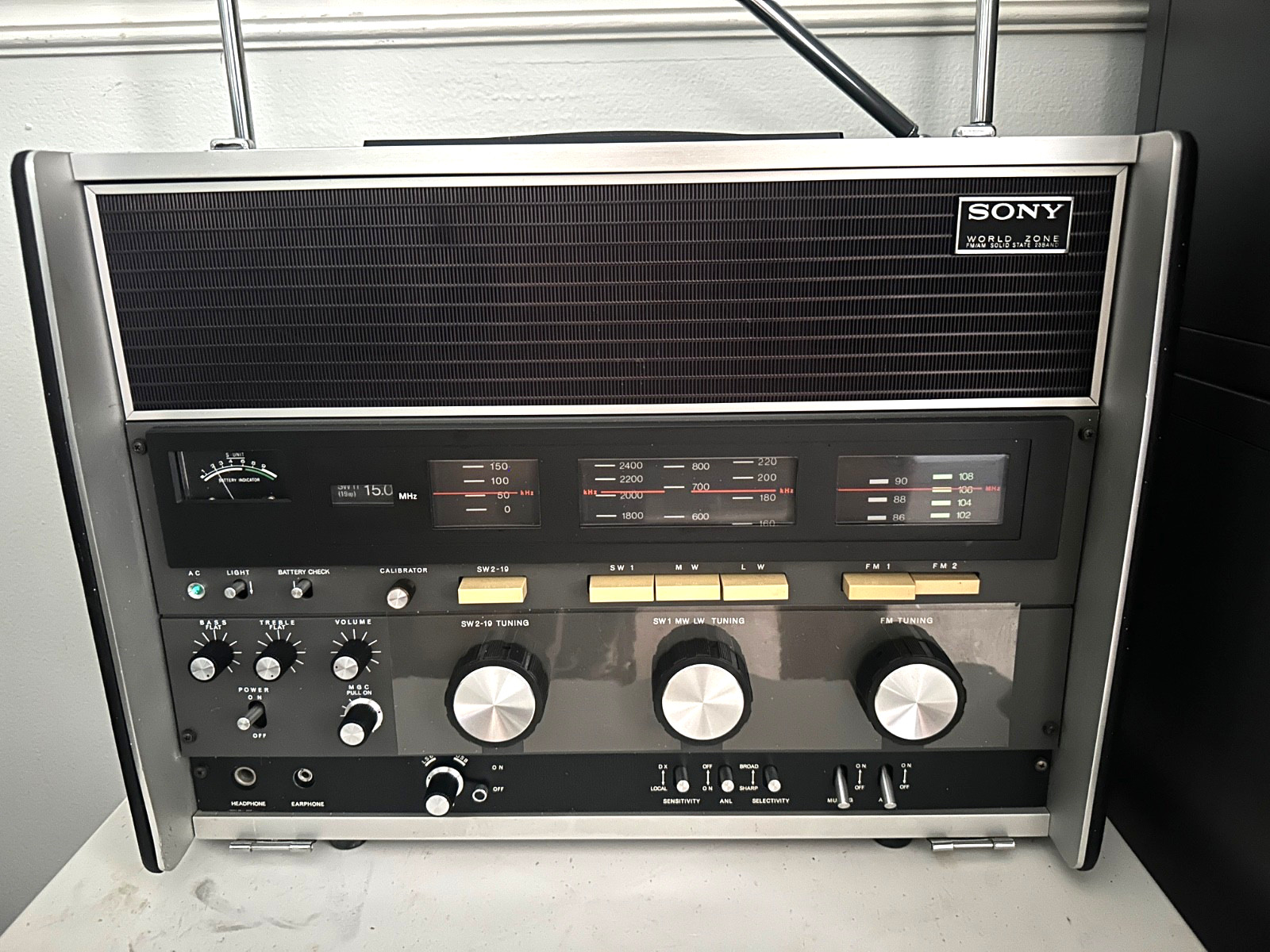 SONY CRF-230 Multi band Receiver,Tested/Works.