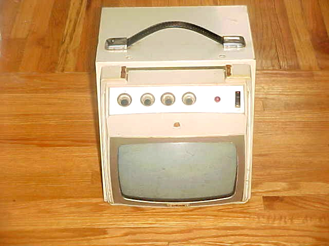 RETRO VINTAGE TV MONITOR 8 INCH VKOA JAPAN B+W EARLY 60s TRANSISTORIZED
