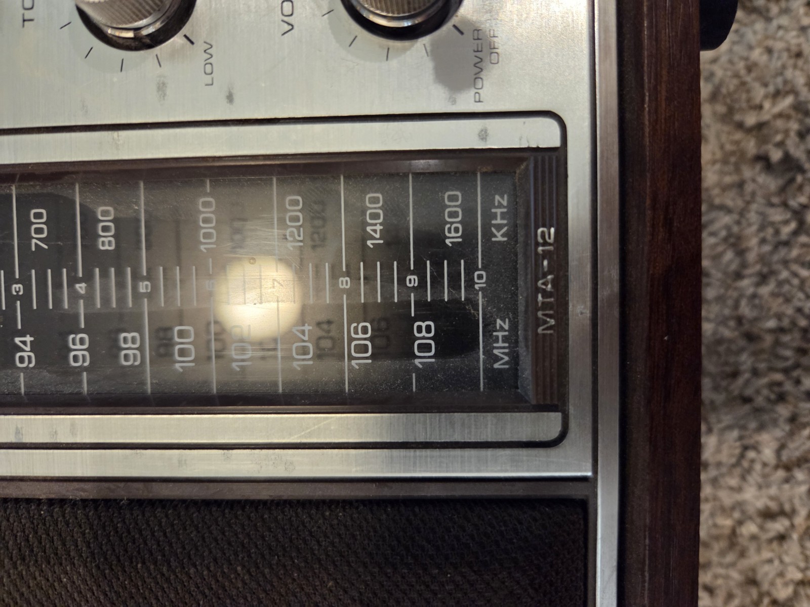 Vintage Realistic MTA-12 AM FM Radio Woodgrain Walnut MODEL 12-693 Tested Issues