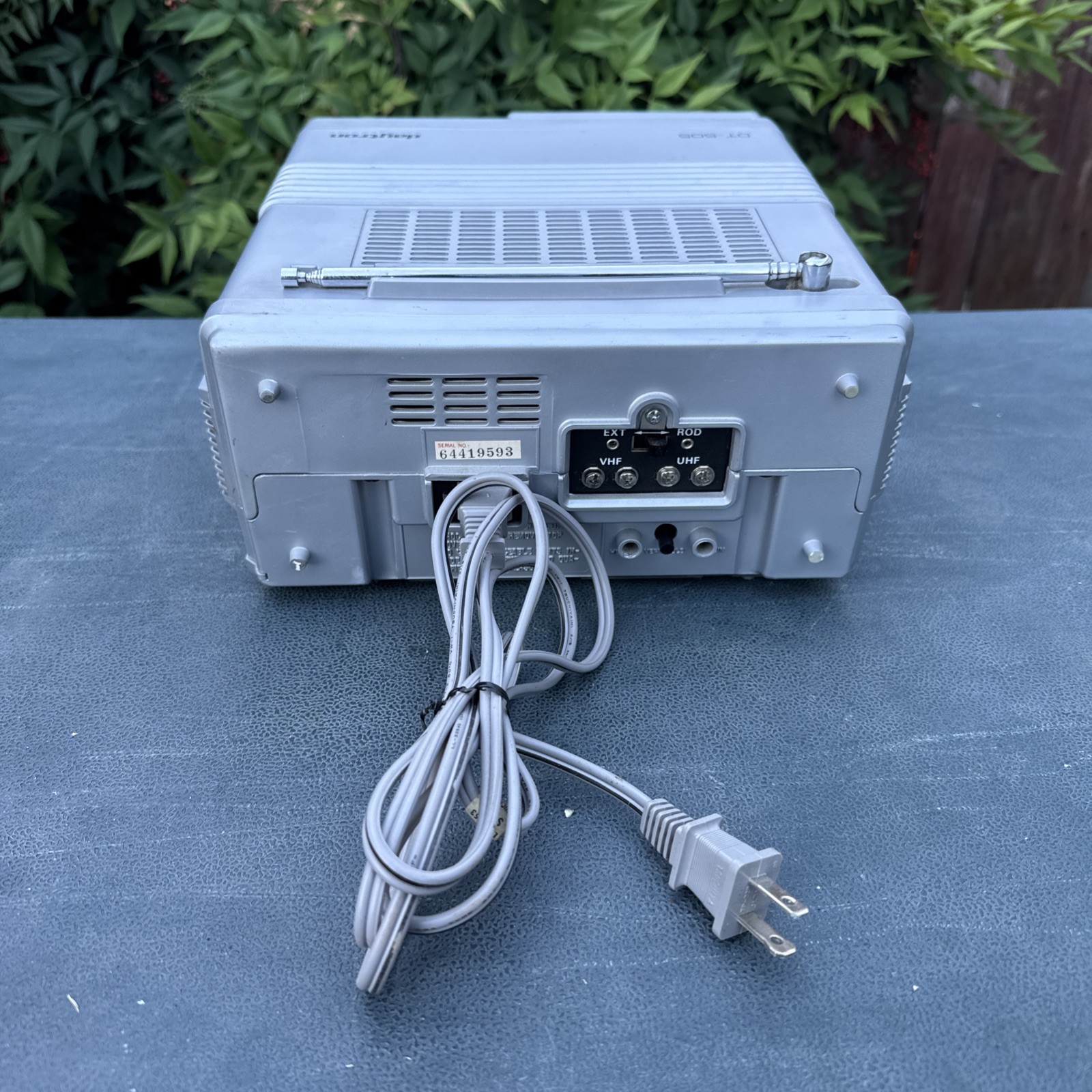 Daytron DT-505 Vintage Portable TV VHF UHF Powers On with AC Power Cord 1982