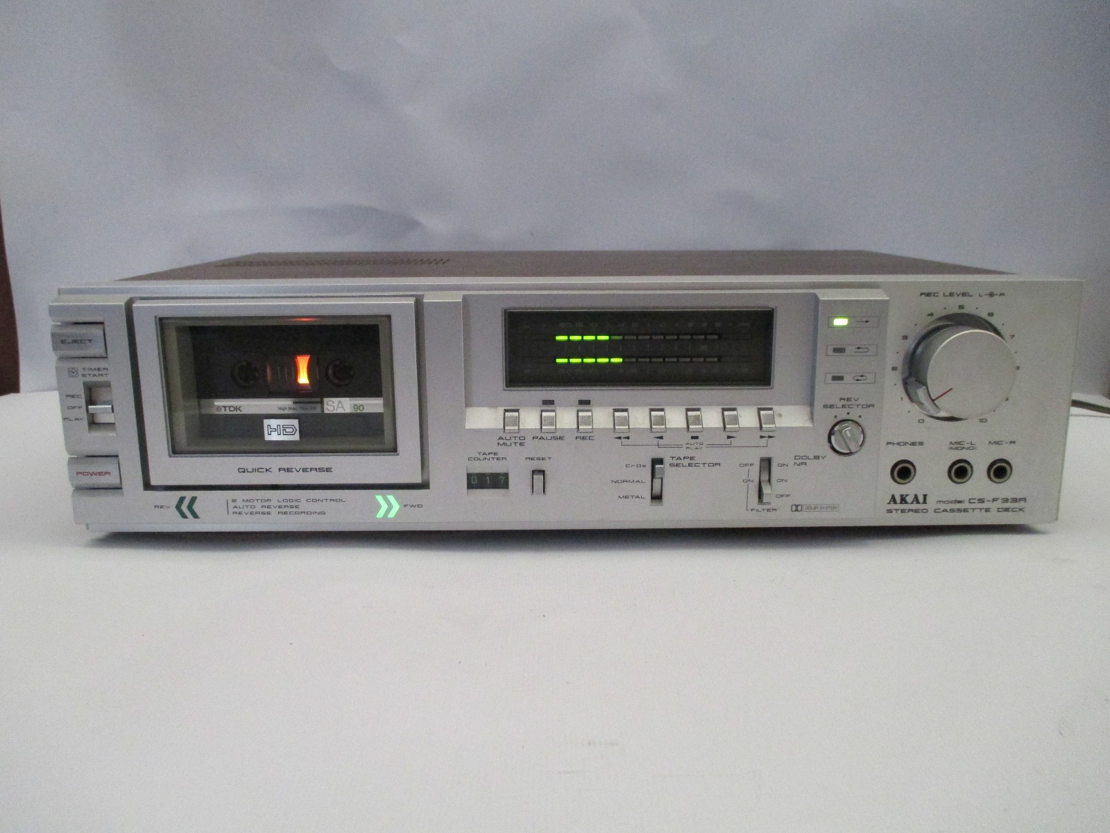 VINTAGE! Akai CS-F33R, Vintage, Stereo Cassette Deck (TURNS ON)