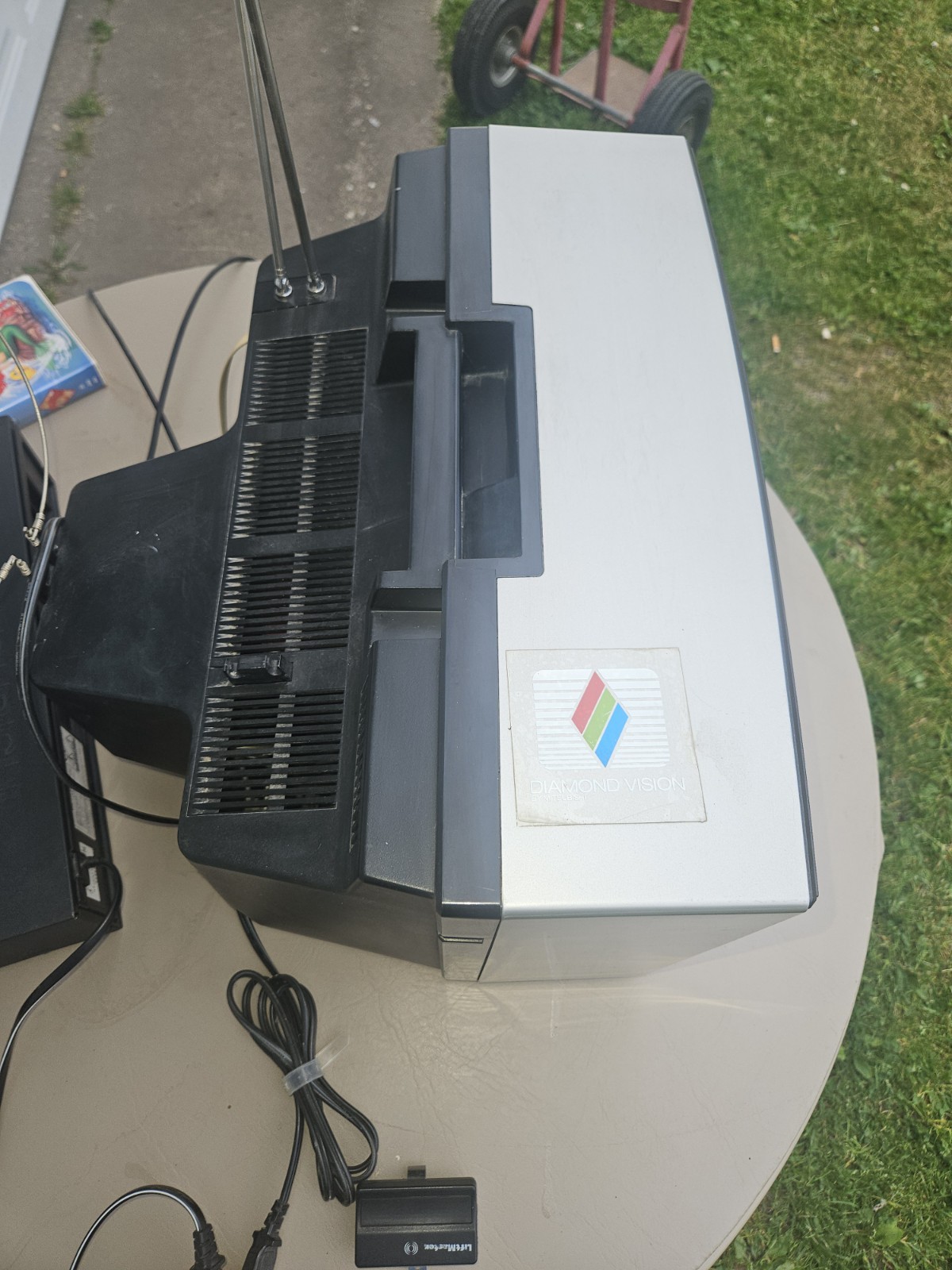 Mitsubishi 13″ CS-1342R TV for Retro Gaming With Antenna Works