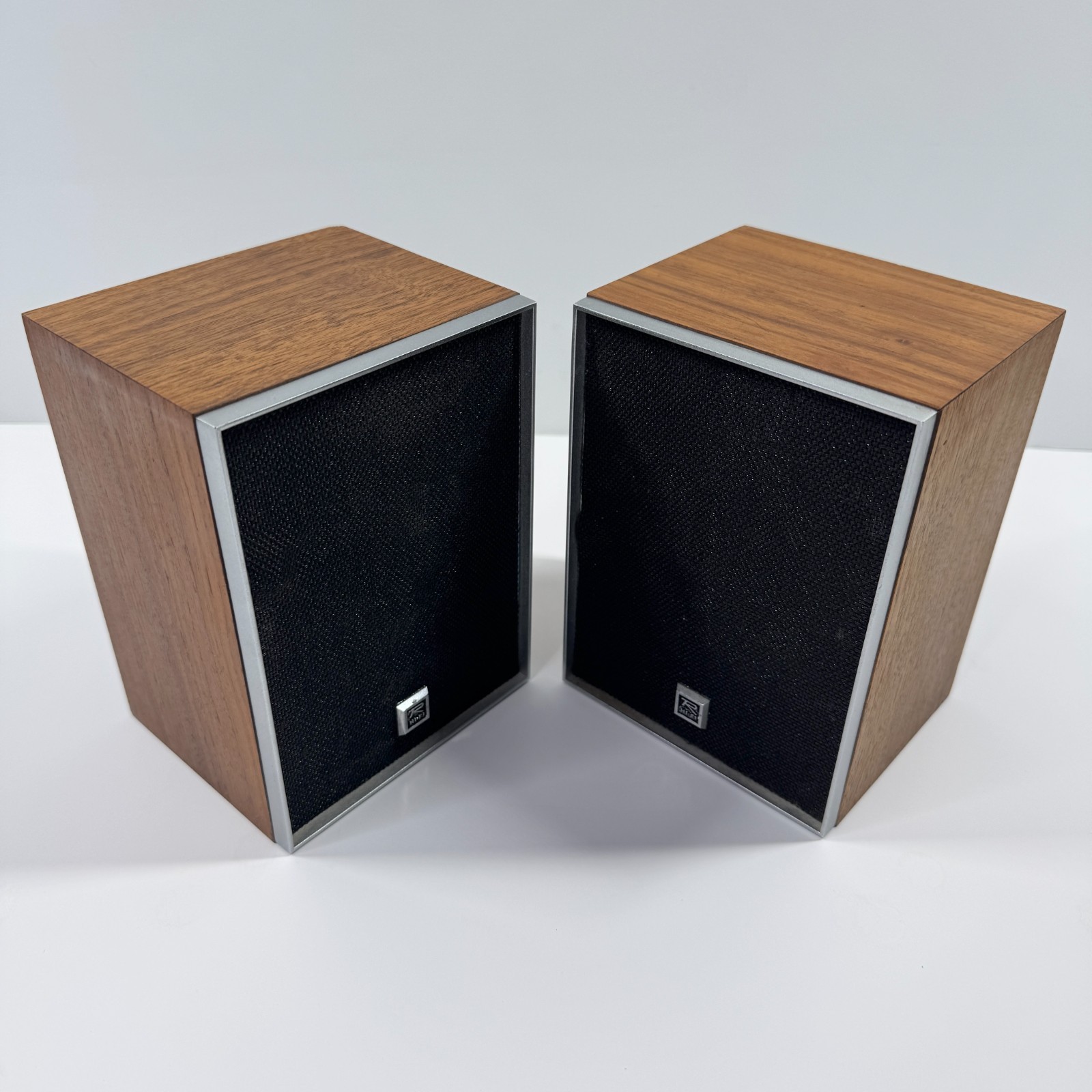 Realistic Hi Fi Bookshelf Speakers Oak Veneer 8ohm 1970s Realistic SP2 TESTED