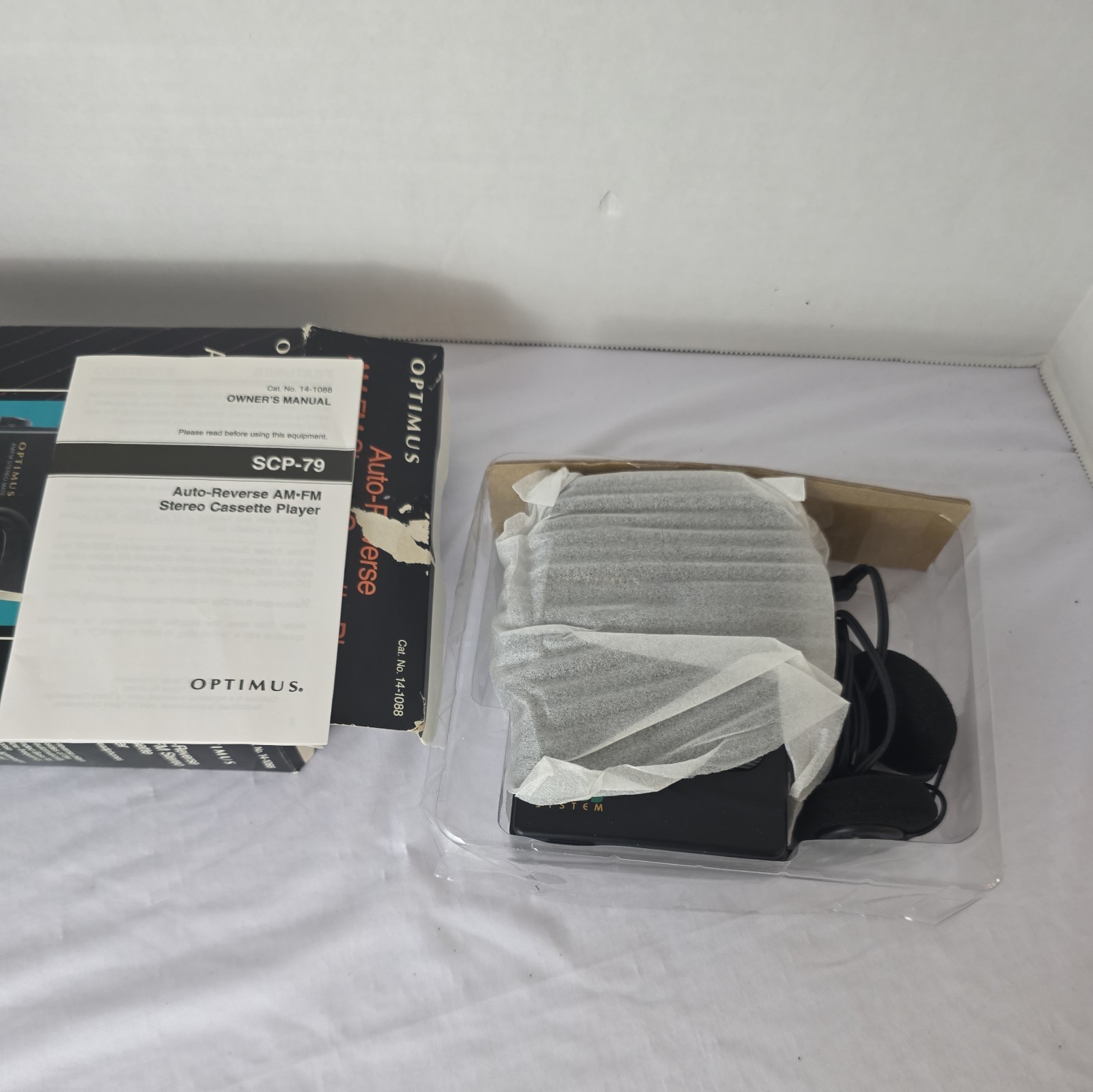 VINTAGE OPTIMUS SCP-79 STEREO CASSETTE TAPE PLAYER HEADPHONES & MANUAL IN BOX