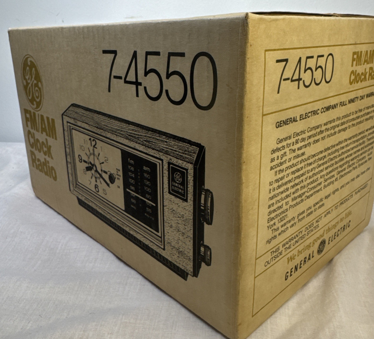 VTG GE GENERAL ELECTRIC AM/FM CLOCK RADIO MODEL 7-4550 NEW IN BOX RARE