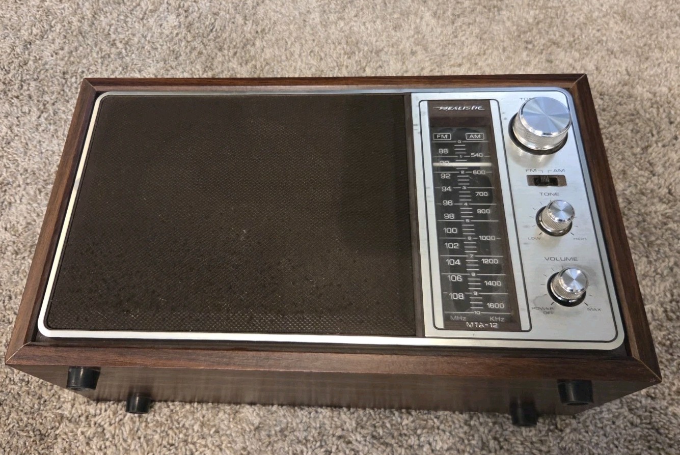 Vintage Realistic MTA-12 AM FM Radio Woodgrain Walnut MODEL 12-693 Tested Issues