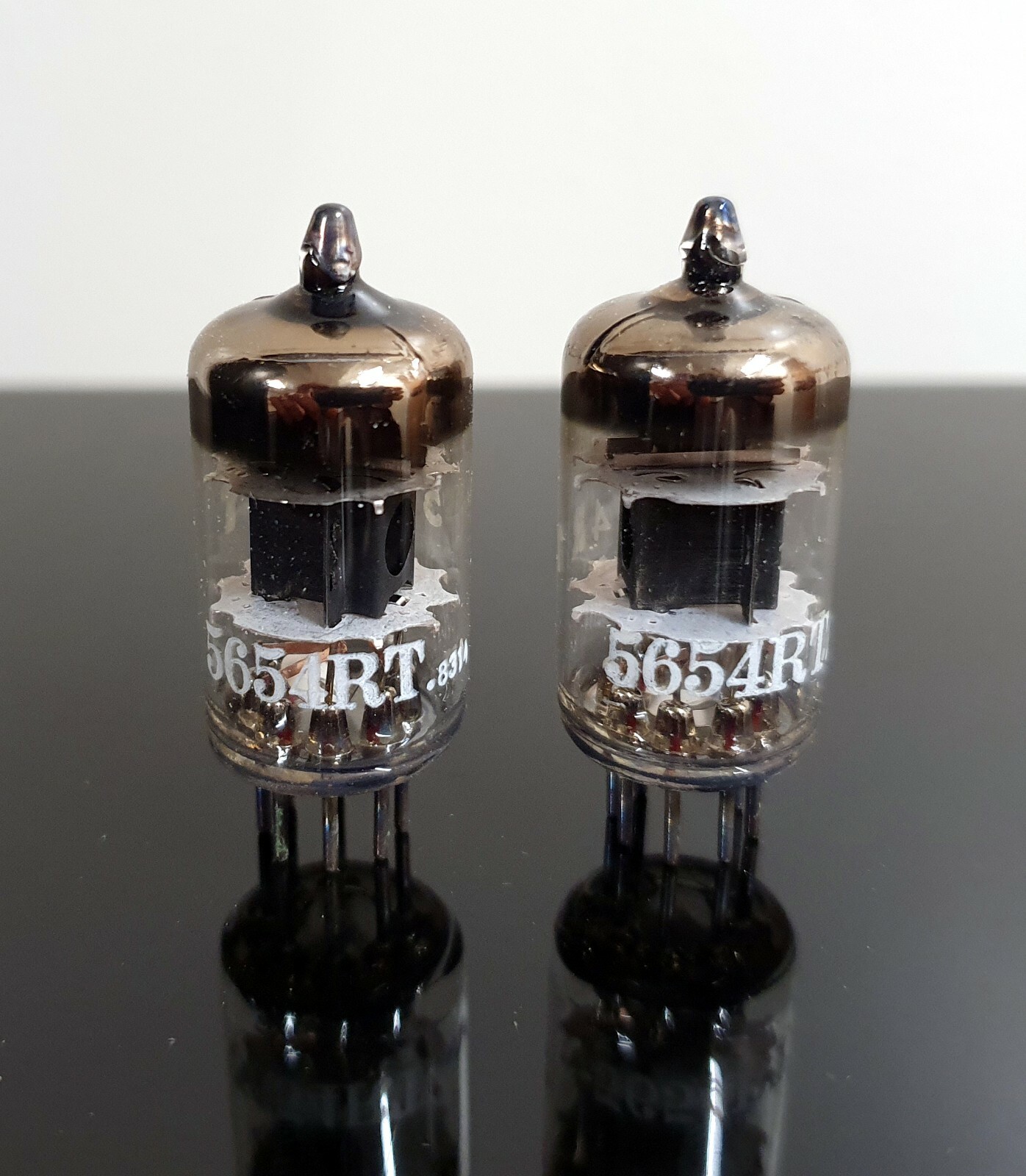 Matched Pair (2) NOS/NIB Mullard 5654/6AK5/EF95/M8100 BLACK HOLE plate tubes