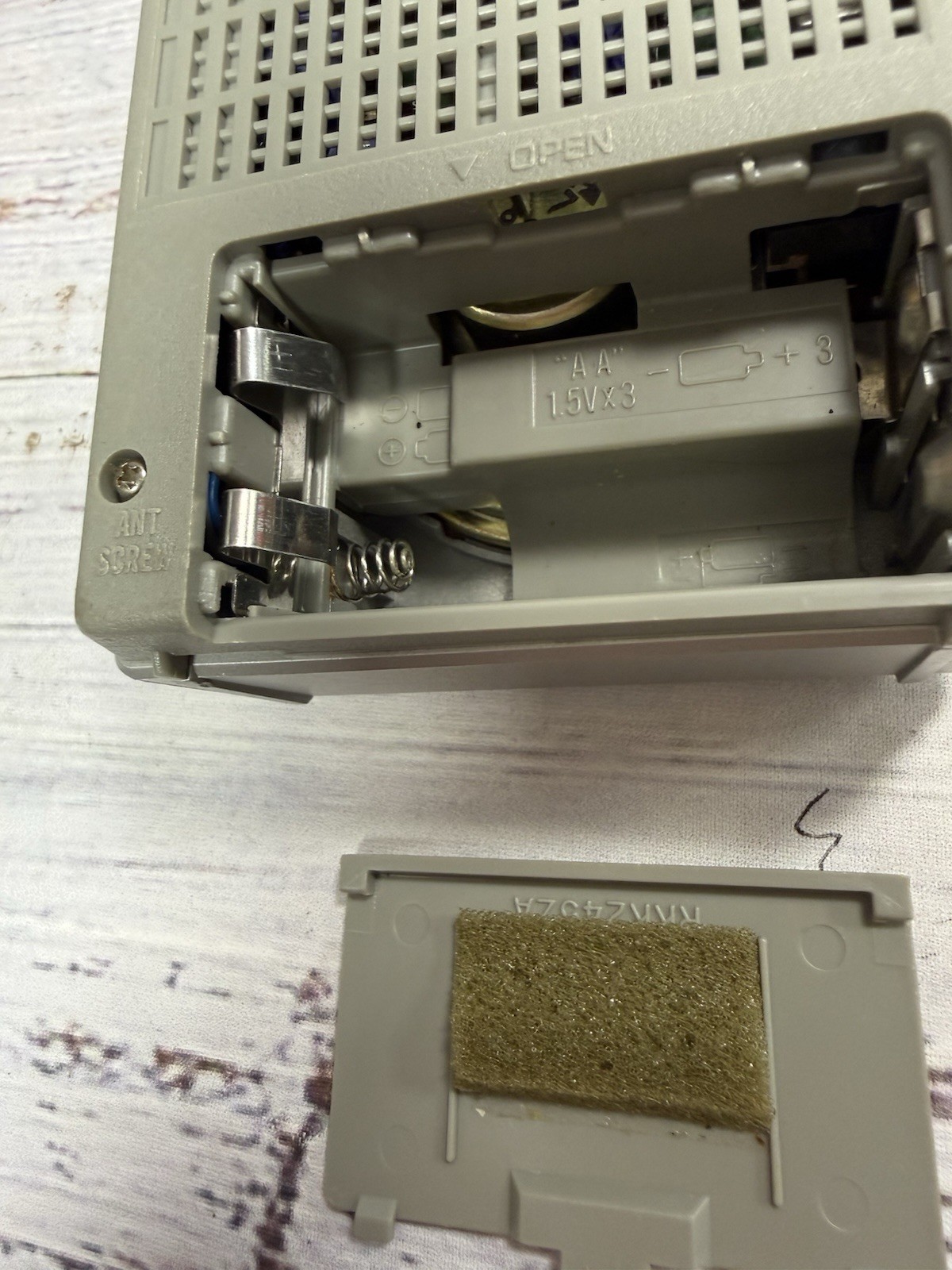 Vintage Panasonic RF-1050 FM/AM/TV Low/TV High Pocket Radio – Working!