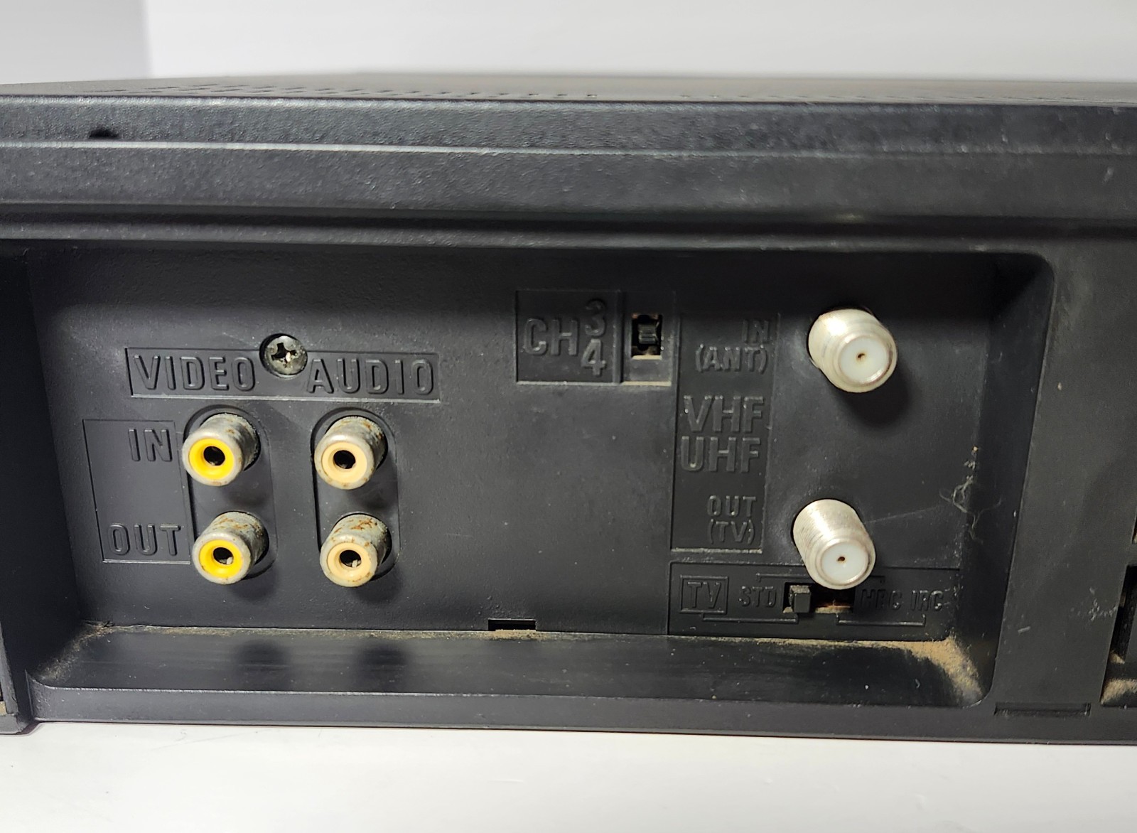 Emerson VCR964N 4-Head VHS VCR Player FOR PARTS Powers On